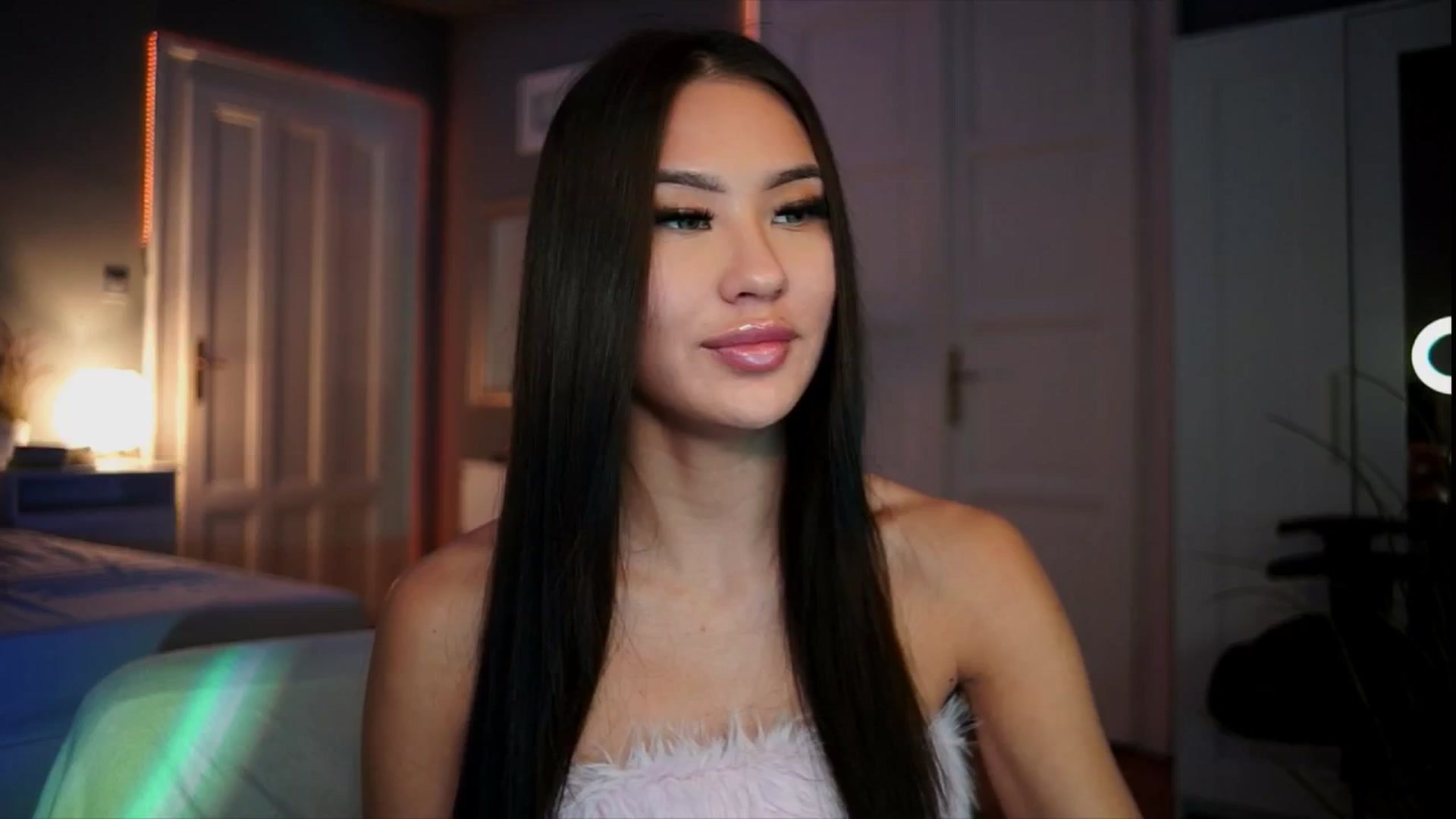 Gallery image thumbnail from MaiStream's myfreecams stream on, 12/24/2025, 20:36 image 17 of 20