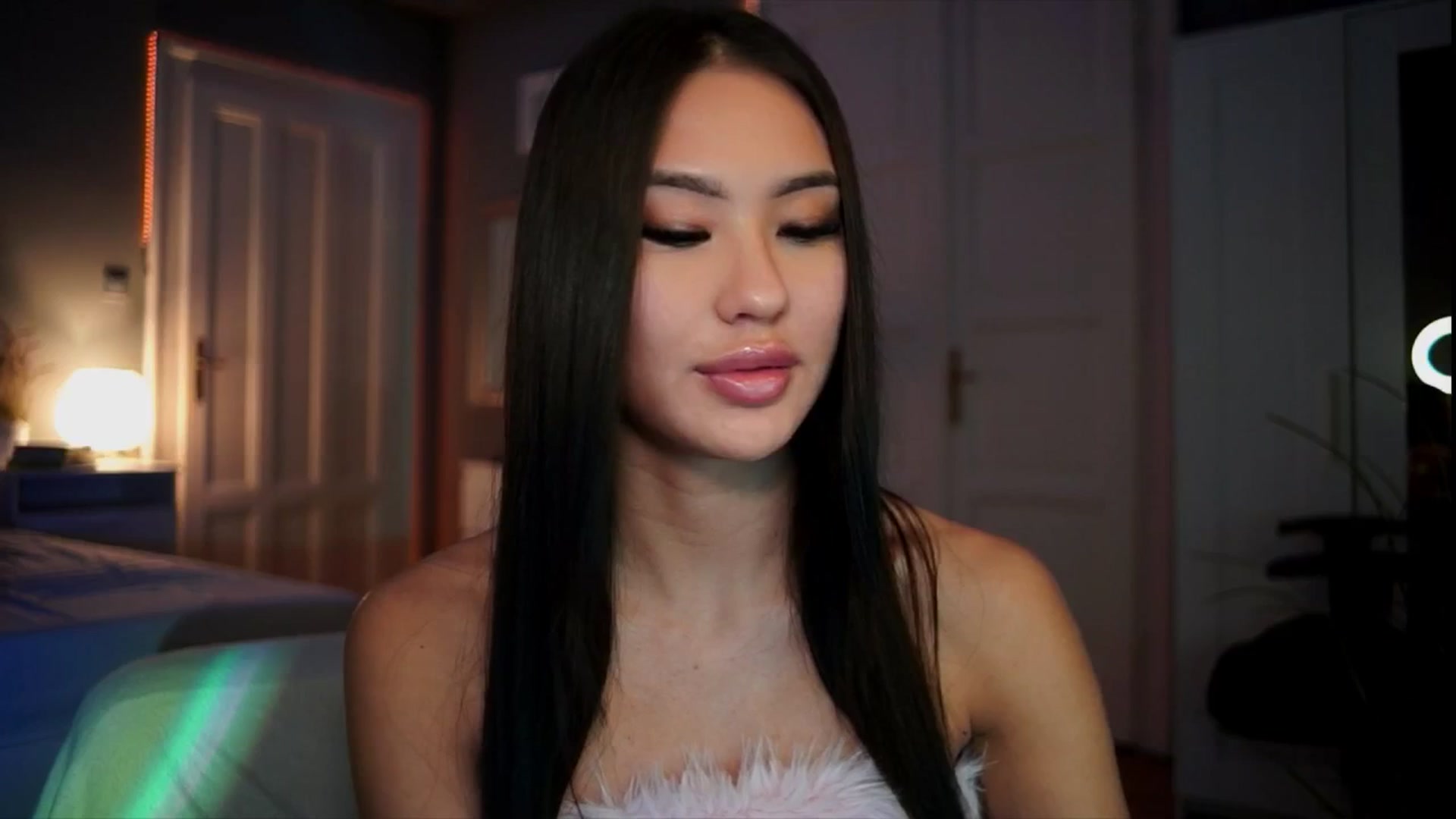 Gallery image thumbnail from MaiStream's myfreecams stream on, 12/24/2025, 20:36 image 19 of 20