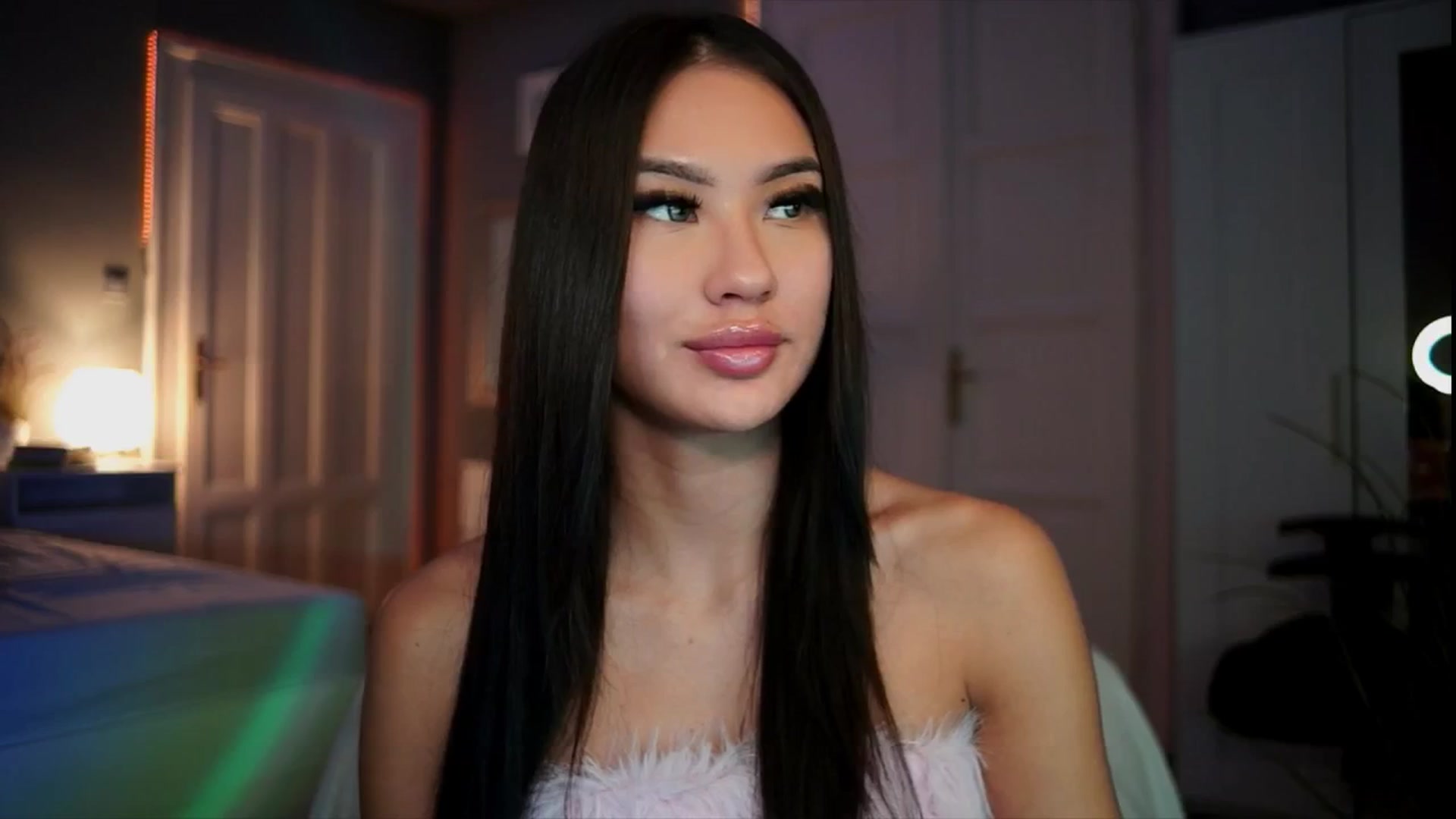 Gallery image thumbnail from MaiStream's myfreecams stream on, 12/24/2025, 20:36 image 8 of 20