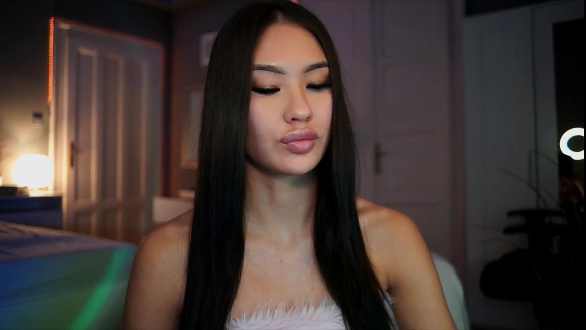 Gallery image thumbnail from MaiStream's myfreecams stream on, 12/24/2025, 22:14 image 14 of 20