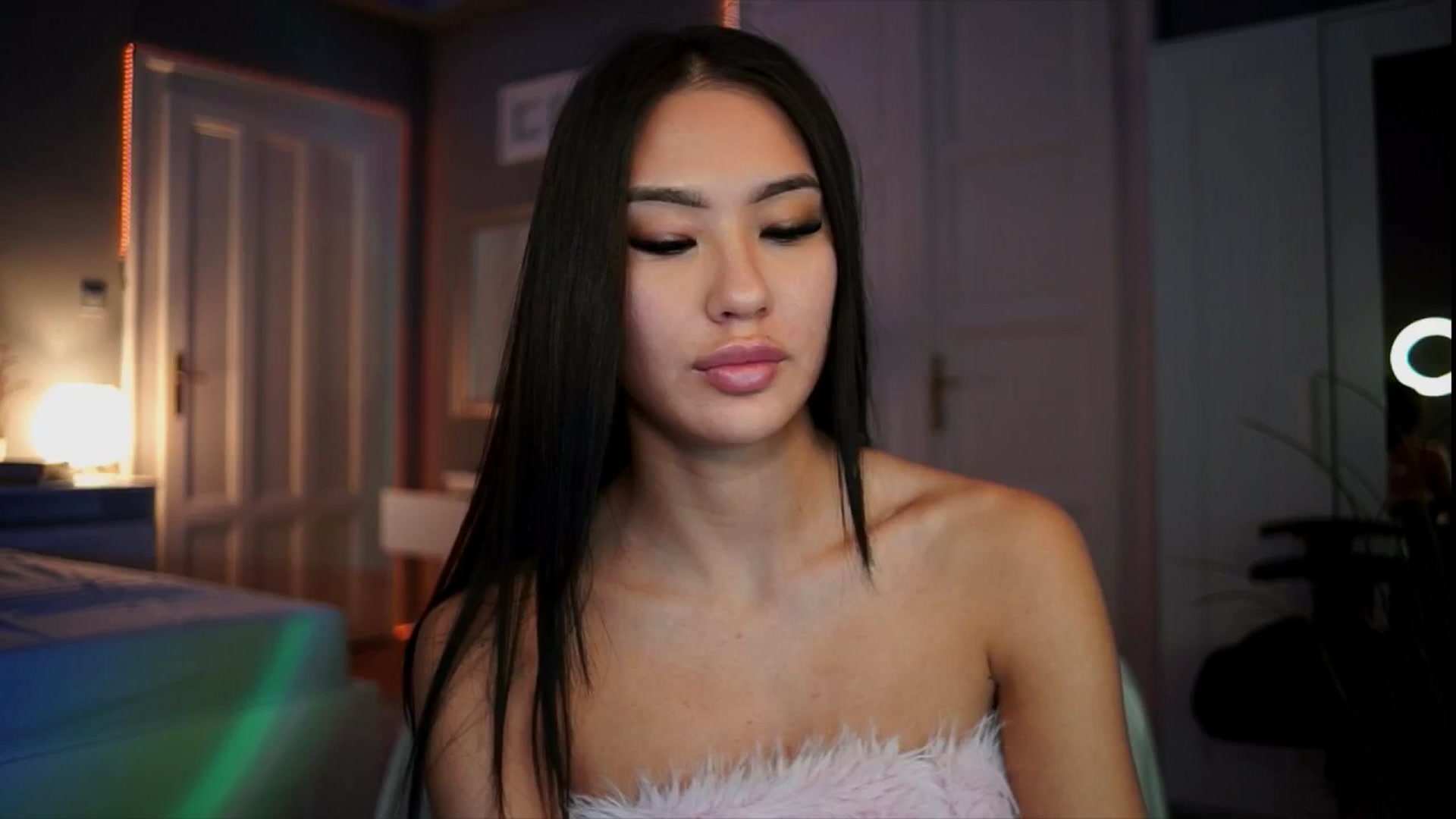 Gallery image thumbnail from MaiStream's myfreecams stream on, 12/24/2025, 22:14 image 19 of 20