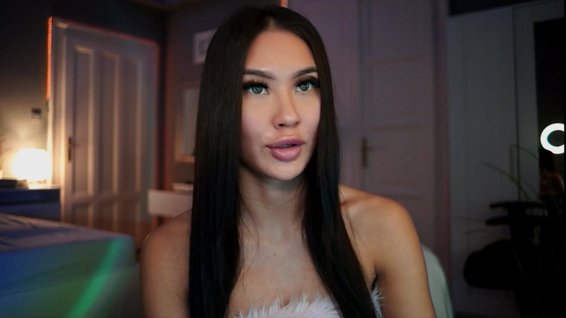 Gallery image thumbnail from MaiStream's myfreecams stream on, 12/24/2025, 22:14 image 17 of 20