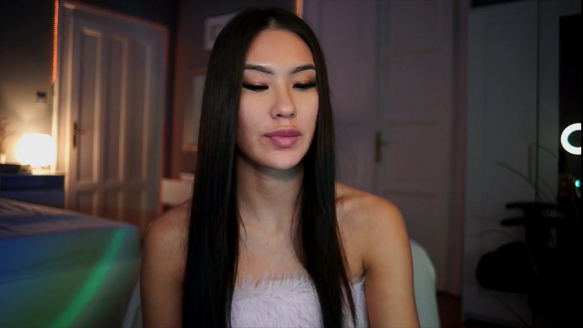 Gallery image thumbnail from MaiStream's myfreecams stream on, 12/24/2025, 23:43 image 17 of 20