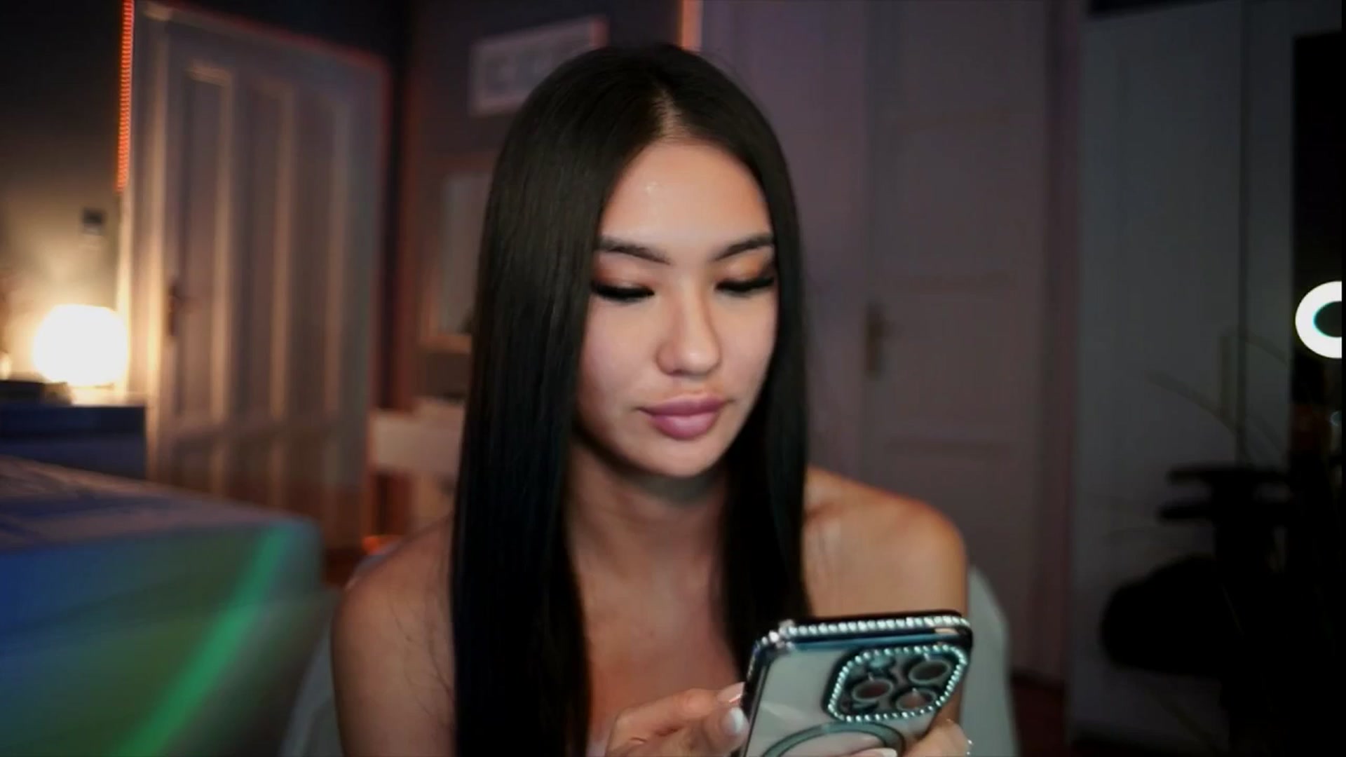 Gallery image thumbnail from MaiStream's myfreecams stream on, 12/24/2025, 23:43 image 14 of 20