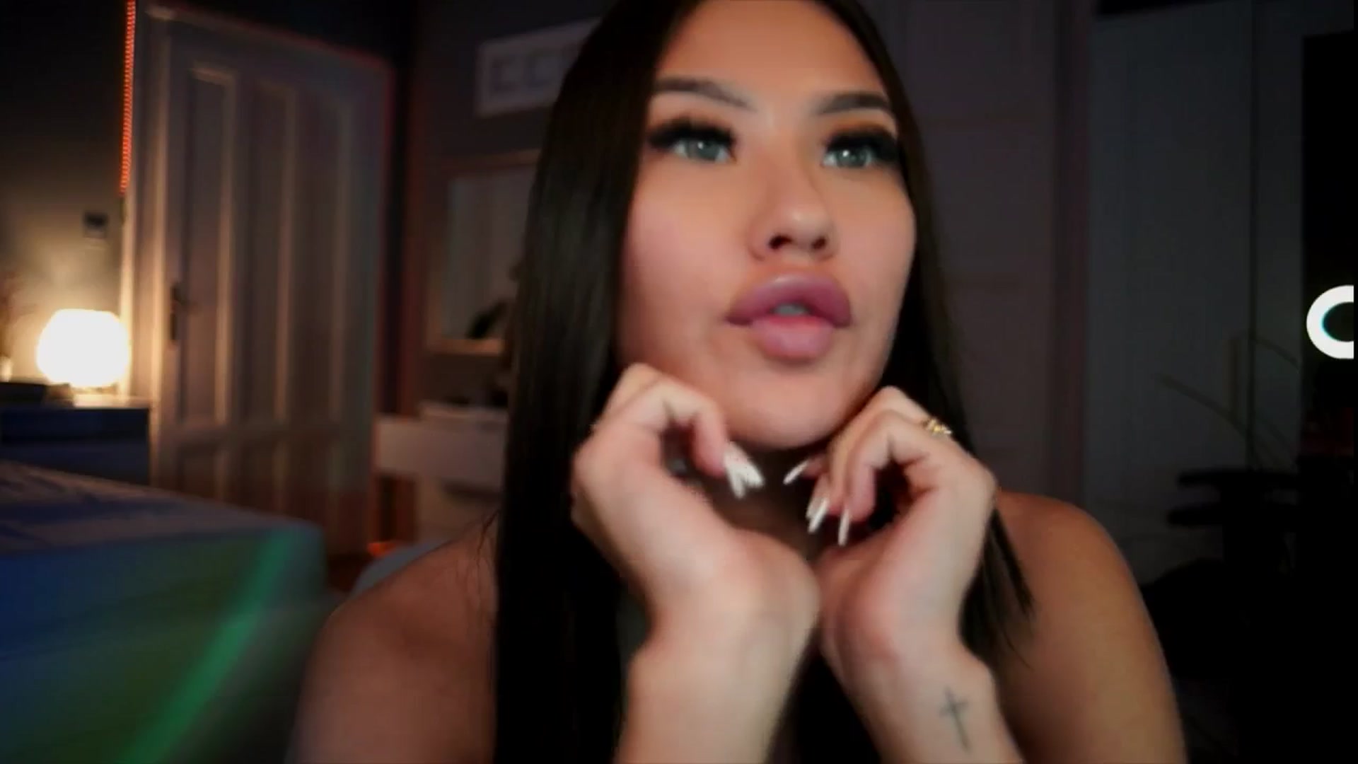 Gallery image thumbnail from MaiStream's myfreecams stream on, 12/24/2025, 23:43 image 13 of 20