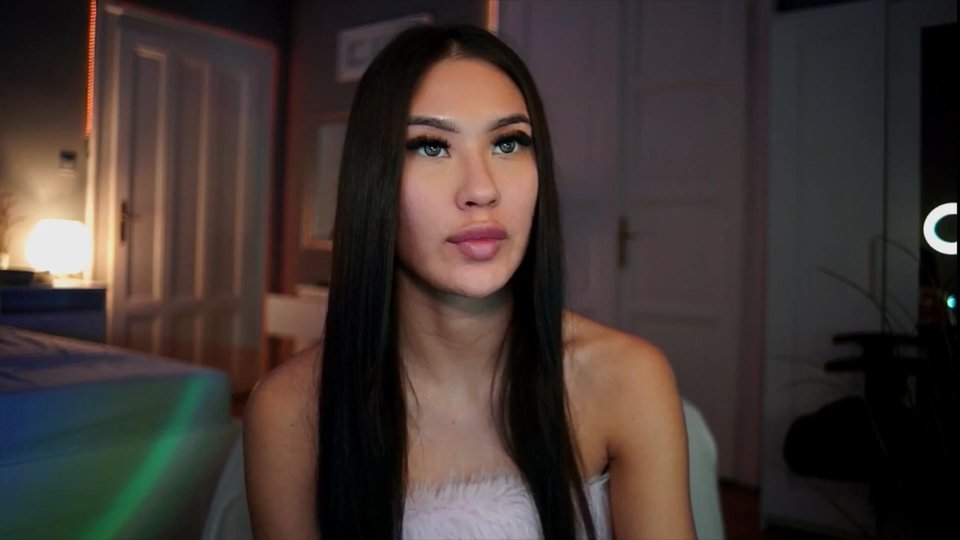 Gallery image thumbnail from MaiStream's myfreecams stream on, 12/24/2025, 23:43 image 16 of 20