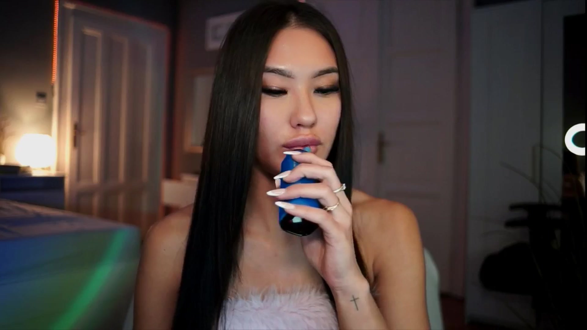 Gallery image thumbnail from MaiStream's myfreecams stream on, 12/24/2025, 23:43 image 8 of 20