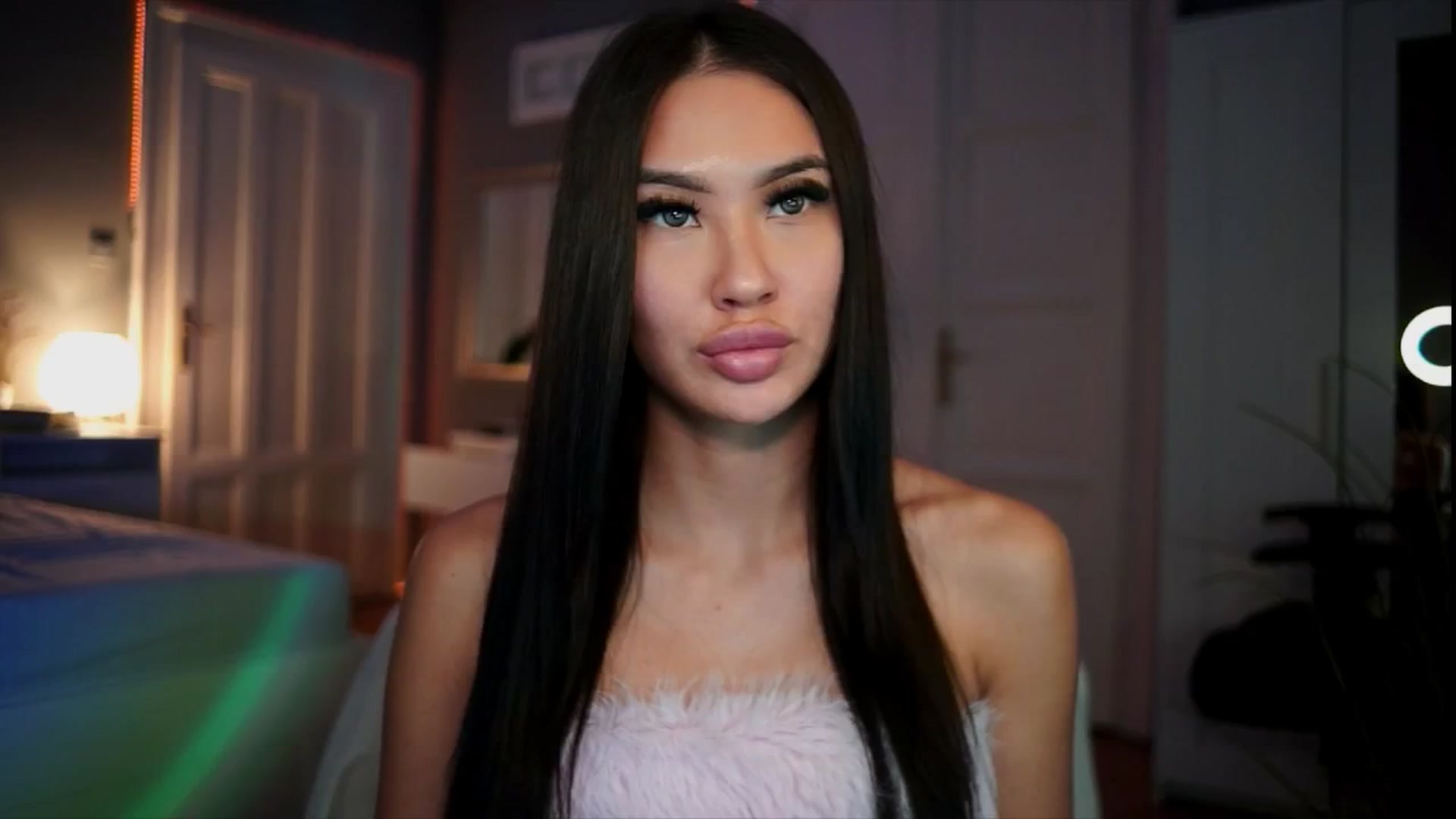 Gallery image thumbnail from MaiStream's myfreecams stream on, 12/24/2025, 23:43 image 7 of 20