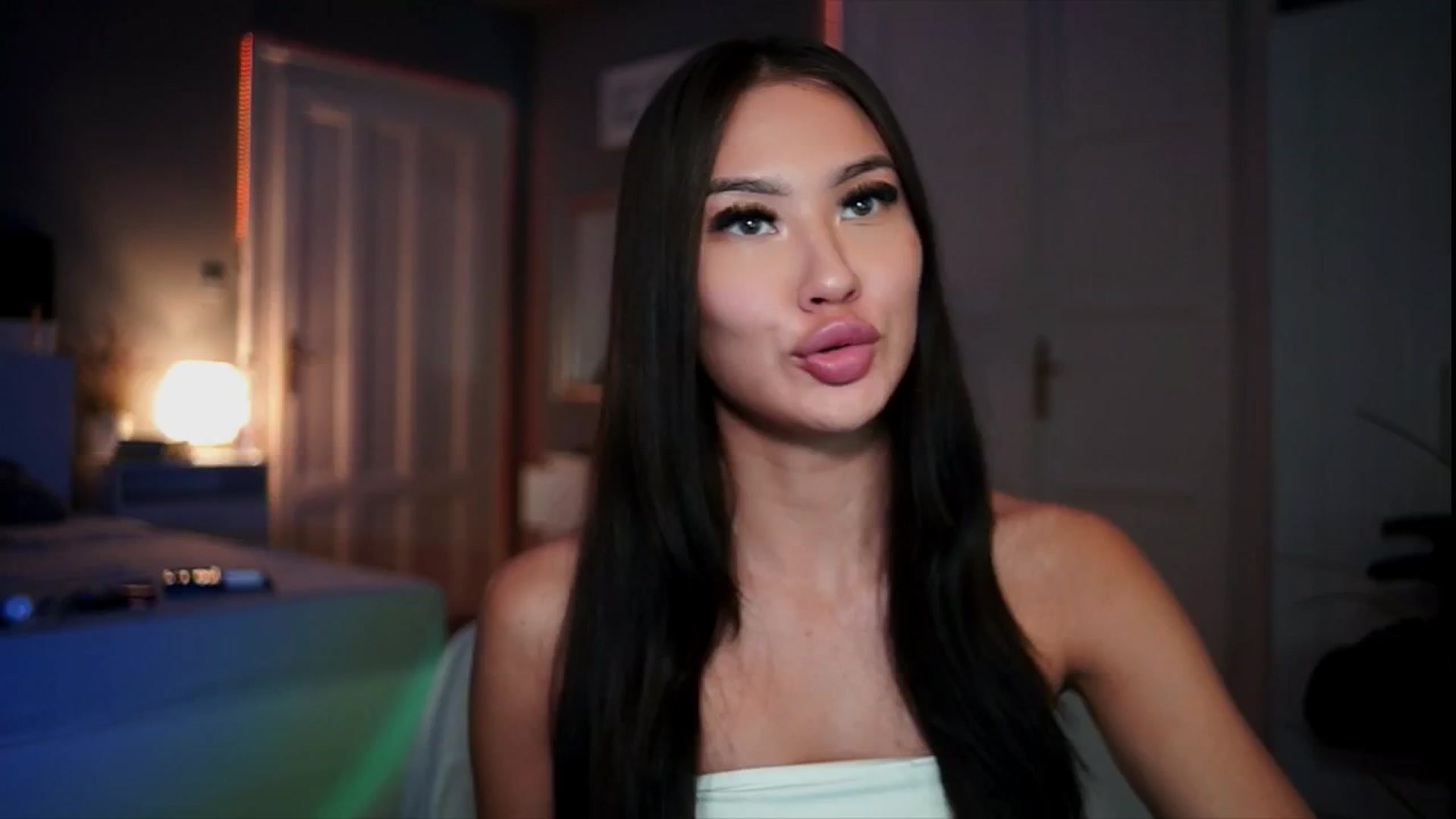 Gallery image thumbnail from MaiStream's myfreecams stream on, 12/26/2025, 22:53 image 17 of 20