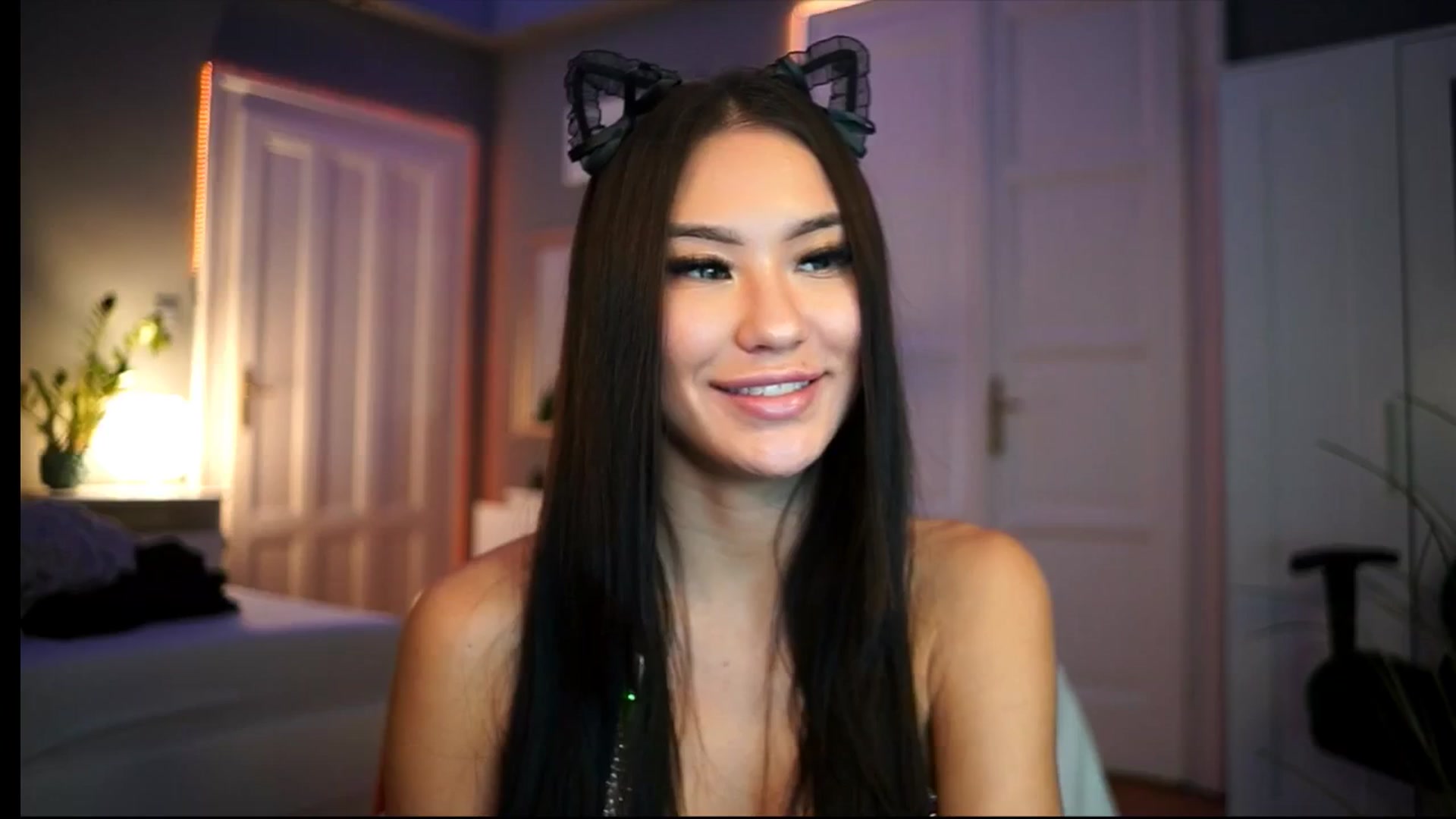 Gallery image thumbnail from MaiStream's myfreecams stream on, 12/28/2025, 23:04 image 9 of 20