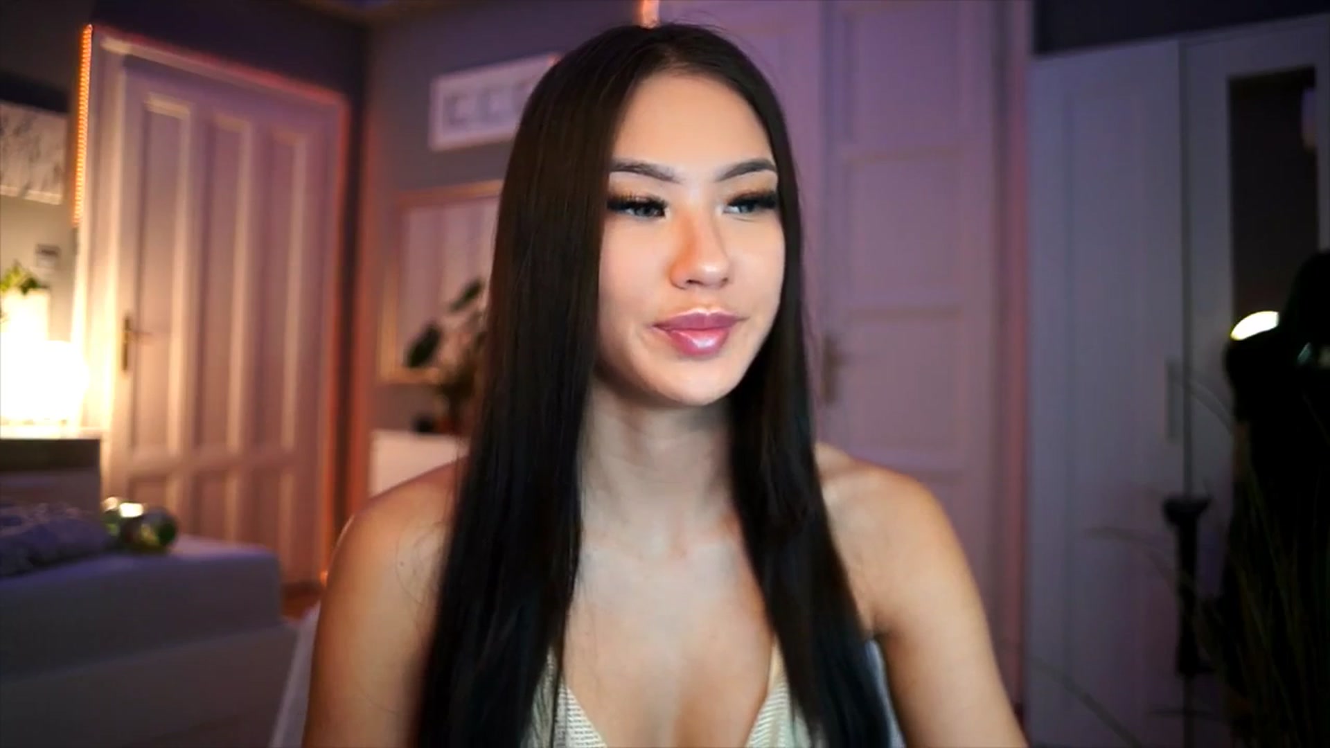 Gallery image thumbnail from MaiStream's myfreecams stream on, 01/01/2026, 21:23 image 5 of 20