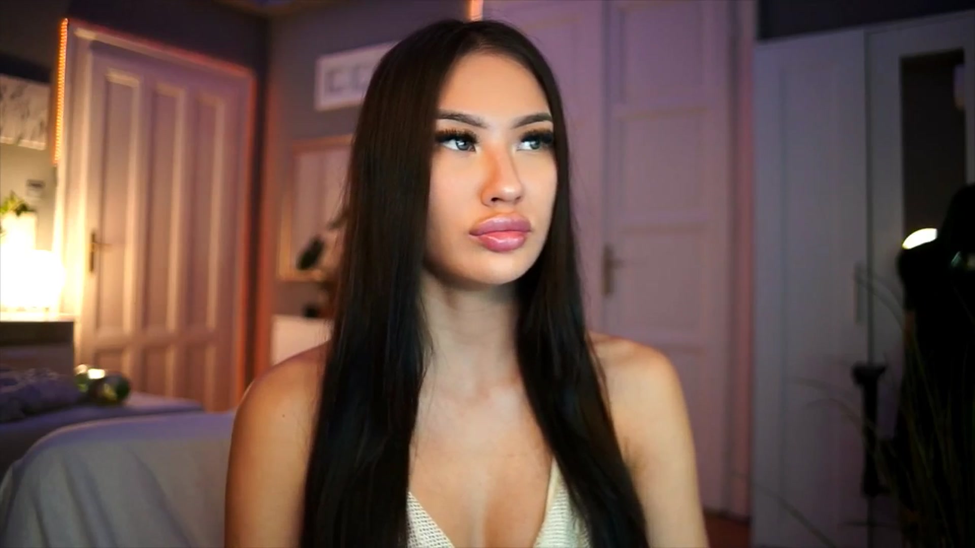 Gallery image thumbnail from MaiStream's myfreecams stream on, 01/01/2026, 21:23 image 12 of 20