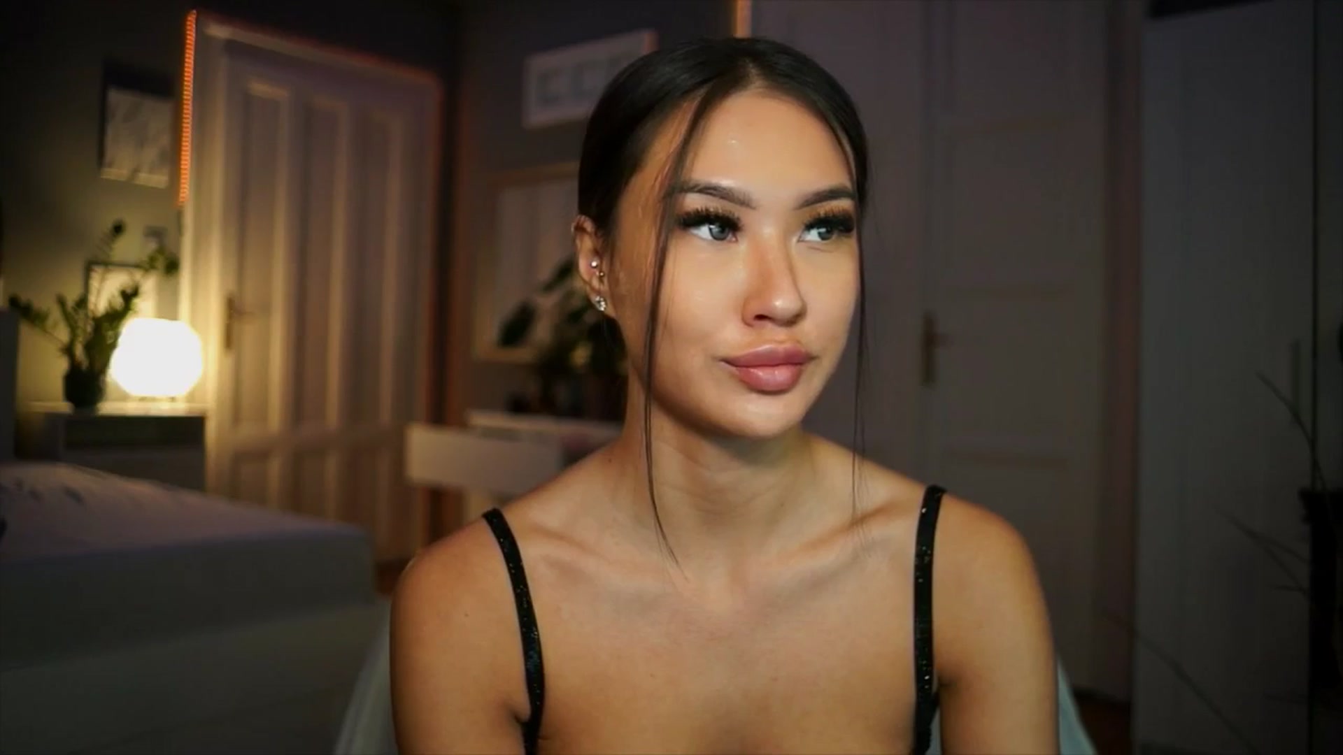 Gallery image thumbnail from MaiStream's myfreecams stream on, 01/04/2026, 24:06 image 15 of 20