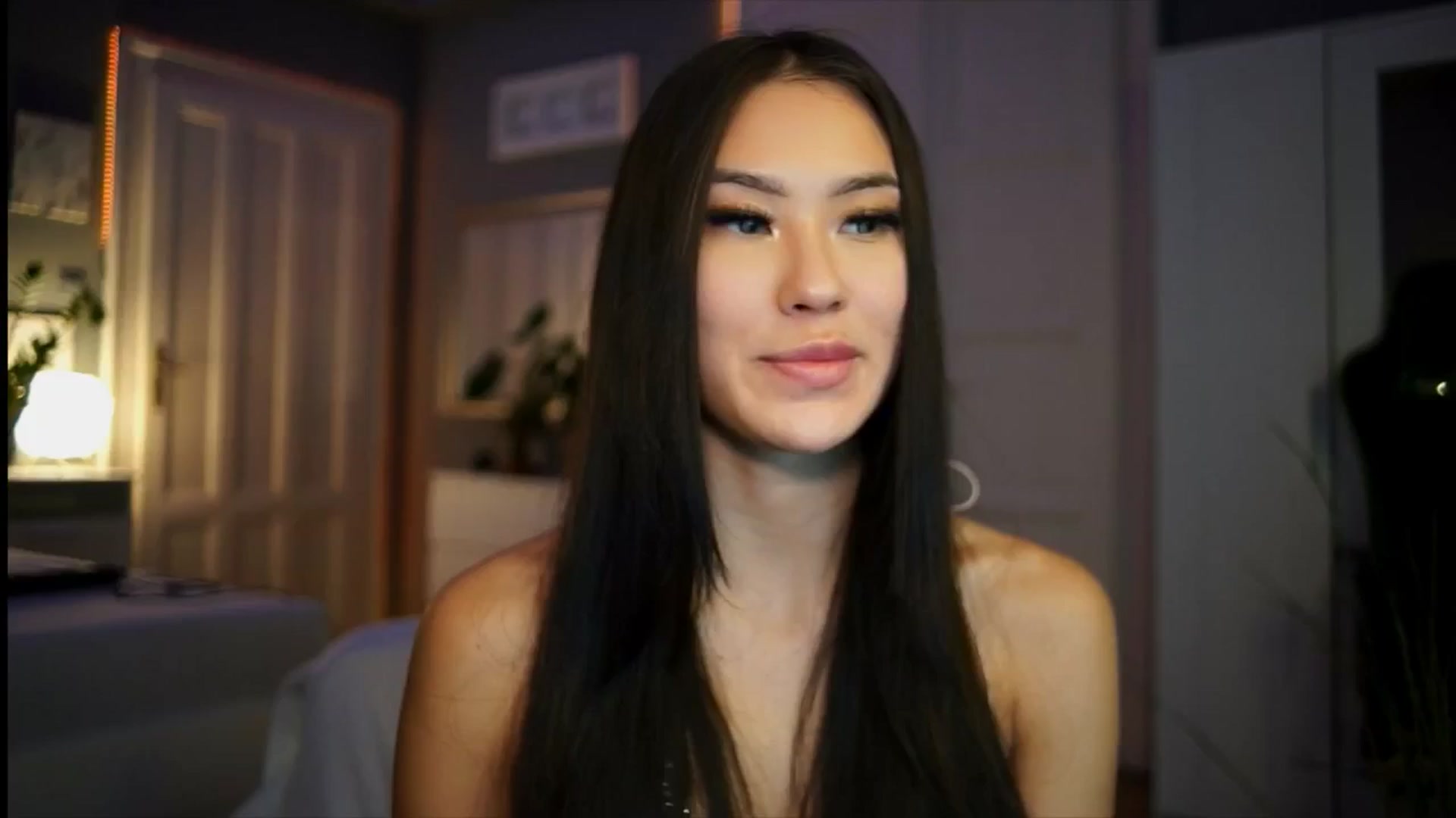 Gallery image thumbnail from MaiStream's myfreecams stream on, 01/08/2026, 24:08 image 13 of 20