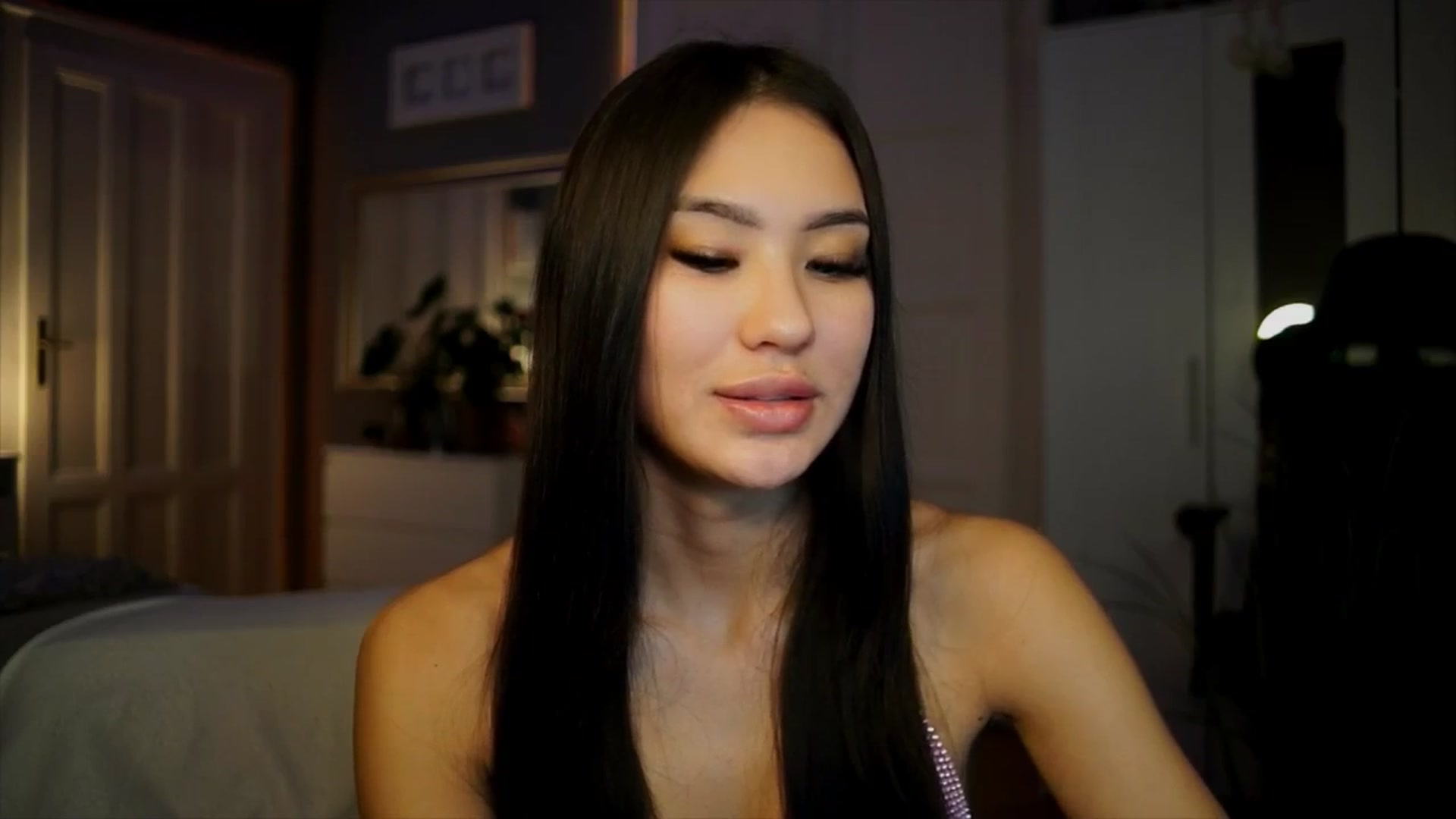 Gallery image thumbnail from MaiStream's myfreecams stream on, 01/12/2026, 23:15 image 16 of 20