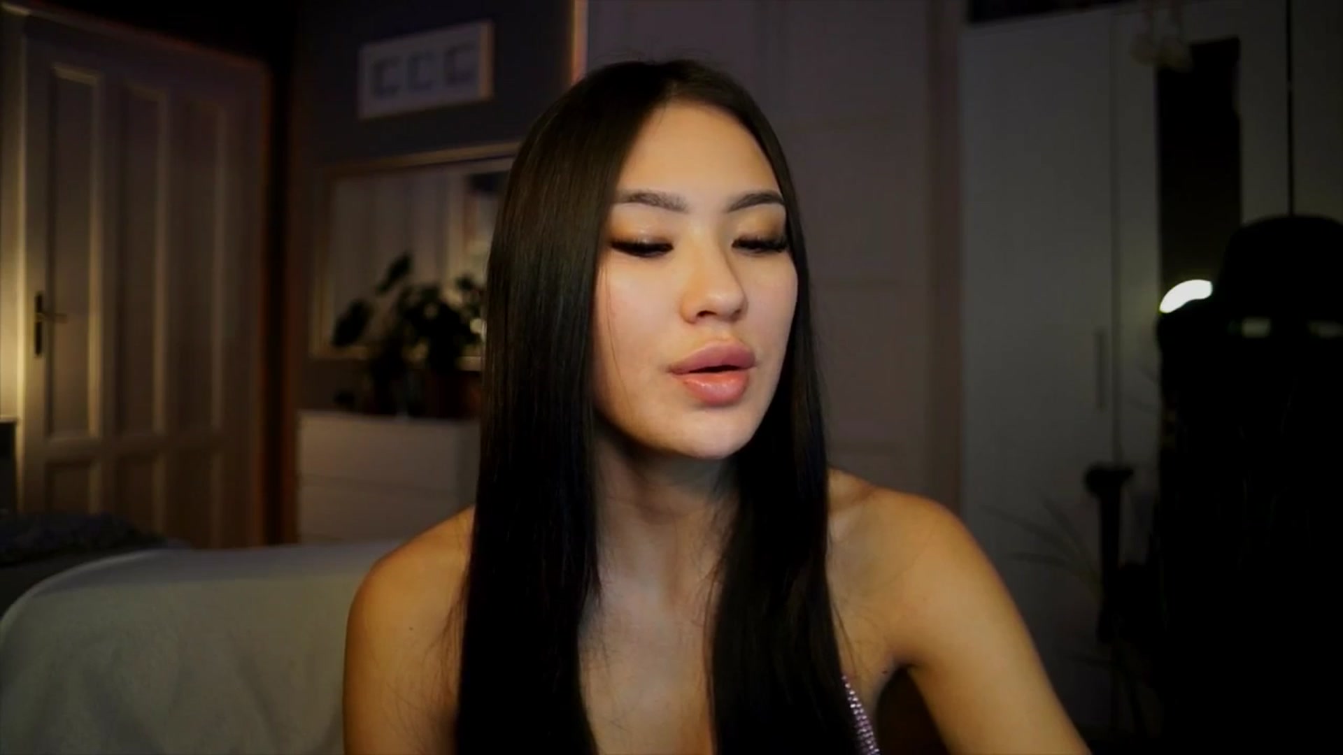Gallery image thumbnail from MaiStream's myfreecams stream on, 01/12/2026, 23:15 image 15 of 20