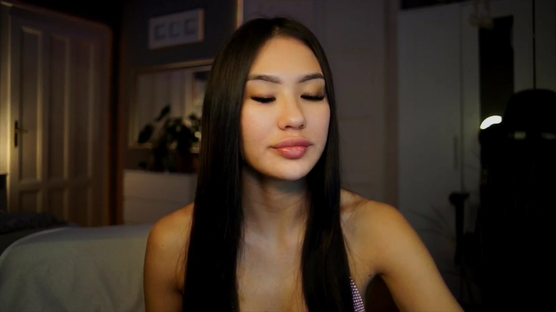 Gallery image thumbnail from MaiStream's myfreecams stream on, 01/12/2026, 23:15 image 18 of 20