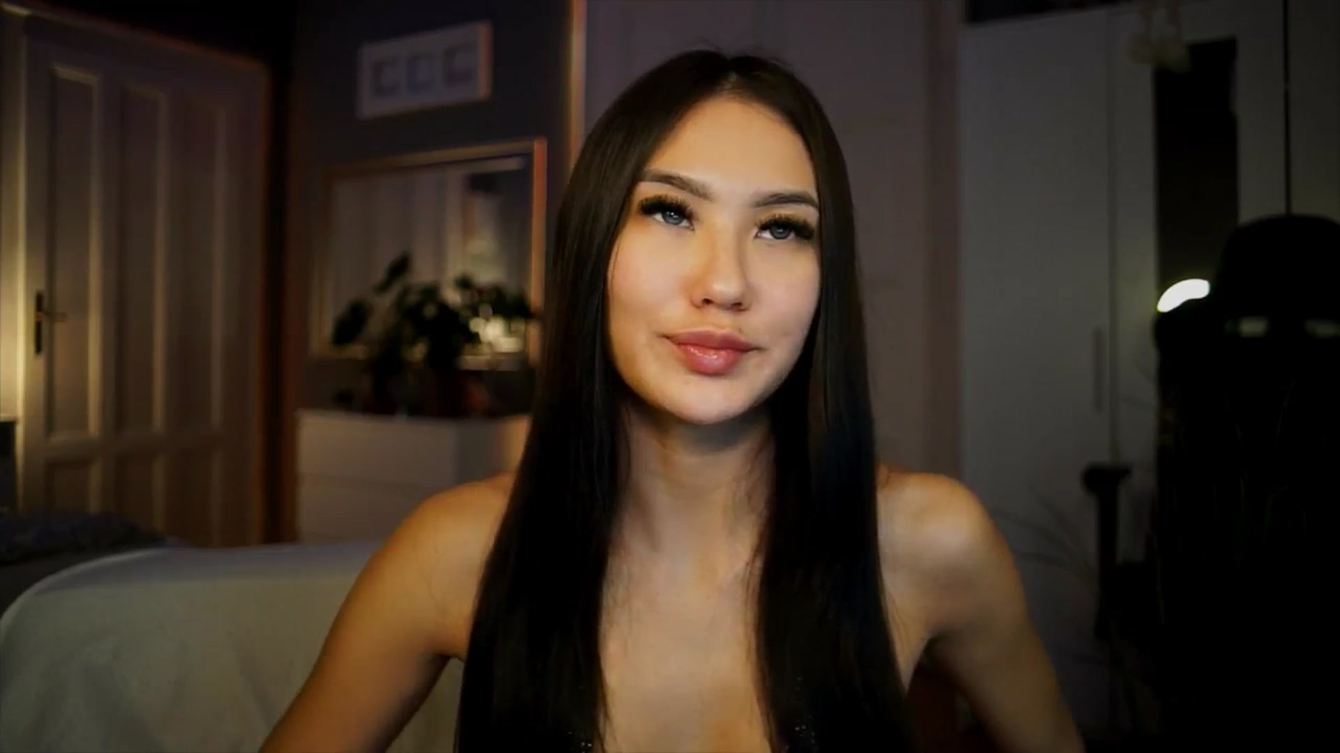 Gallery image thumbnail from MaiStream's myfreecams stream on, 01/12/2026, 23:15 image 13 of 20