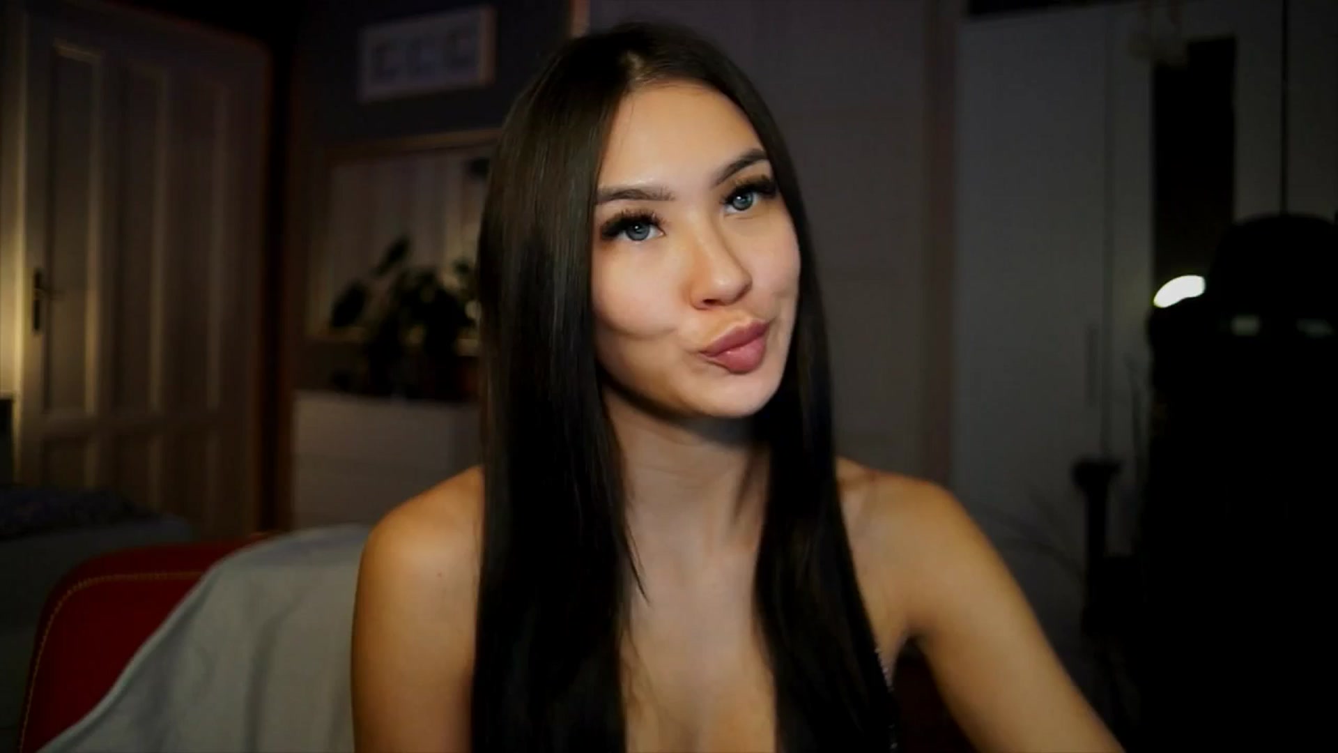 Gallery image thumbnail from MaiStream's myfreecams stream on, 01/13/2026, 24:48 image 17 of 20