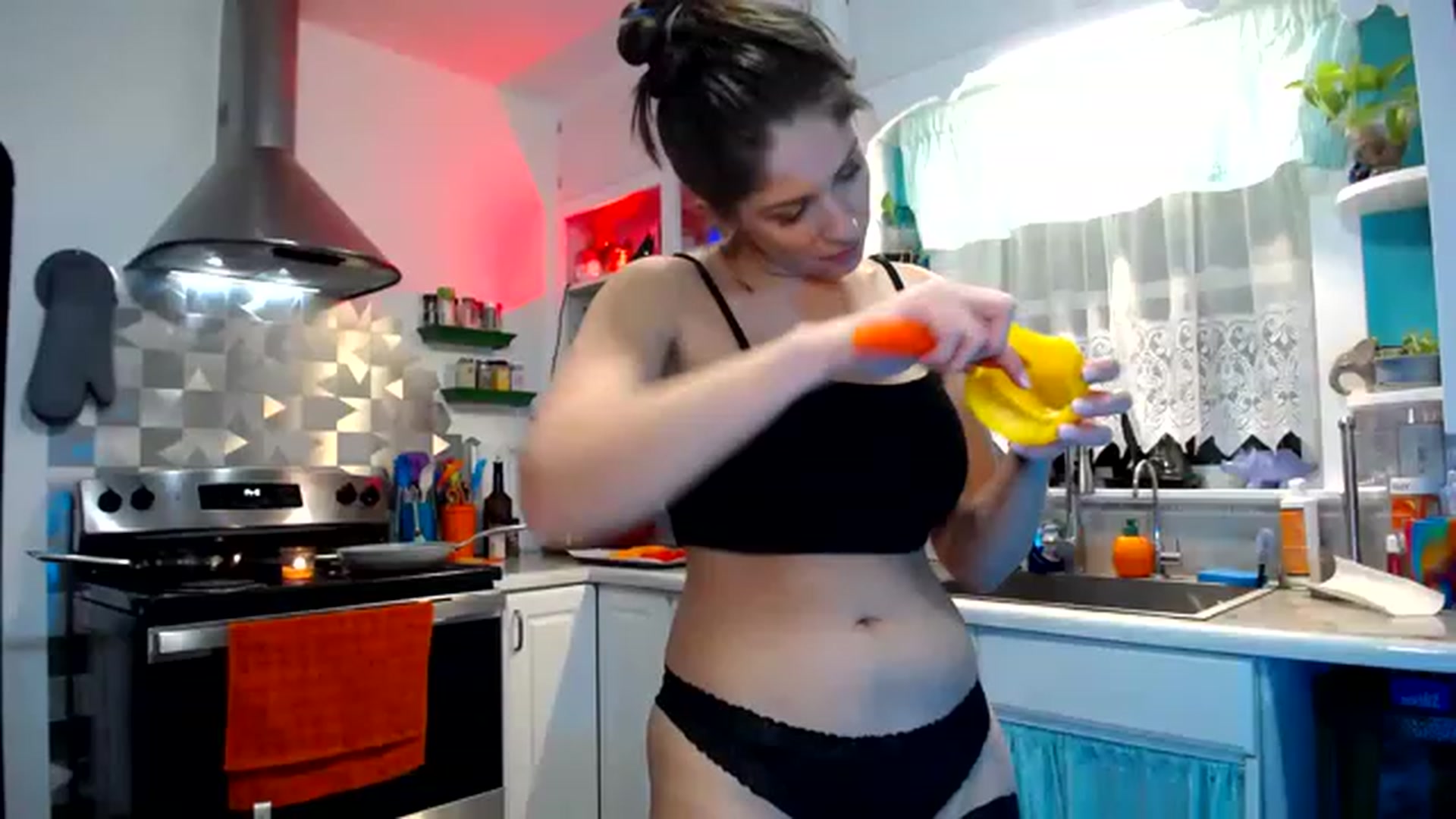 Gallery image thumbnail from Maiia's myfreecams stream on, 11/20/2022, 02:12 image 6 of 20