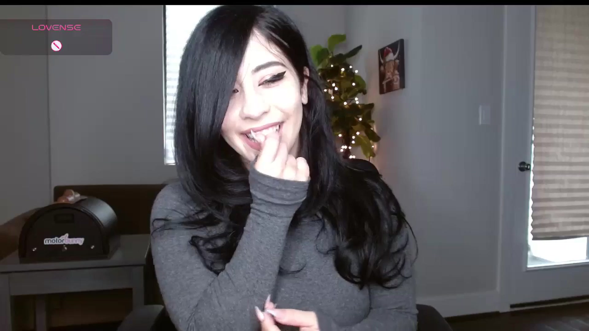 Gallery image thumbnail from Maikuchi's myfreecams stream on, 12/08/2024, 17:41 image 15 of 20