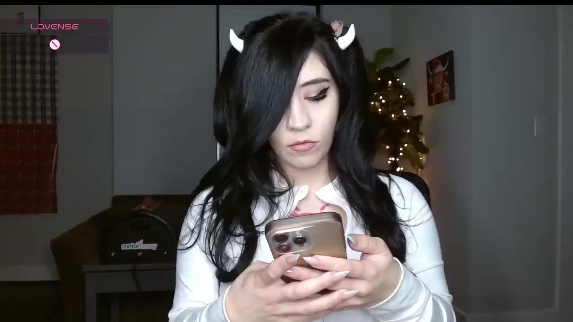 Gallery image thumbnail from Maikuchi's myfreecams stream on, 12/18/2024, 24:21 image 1 of 20