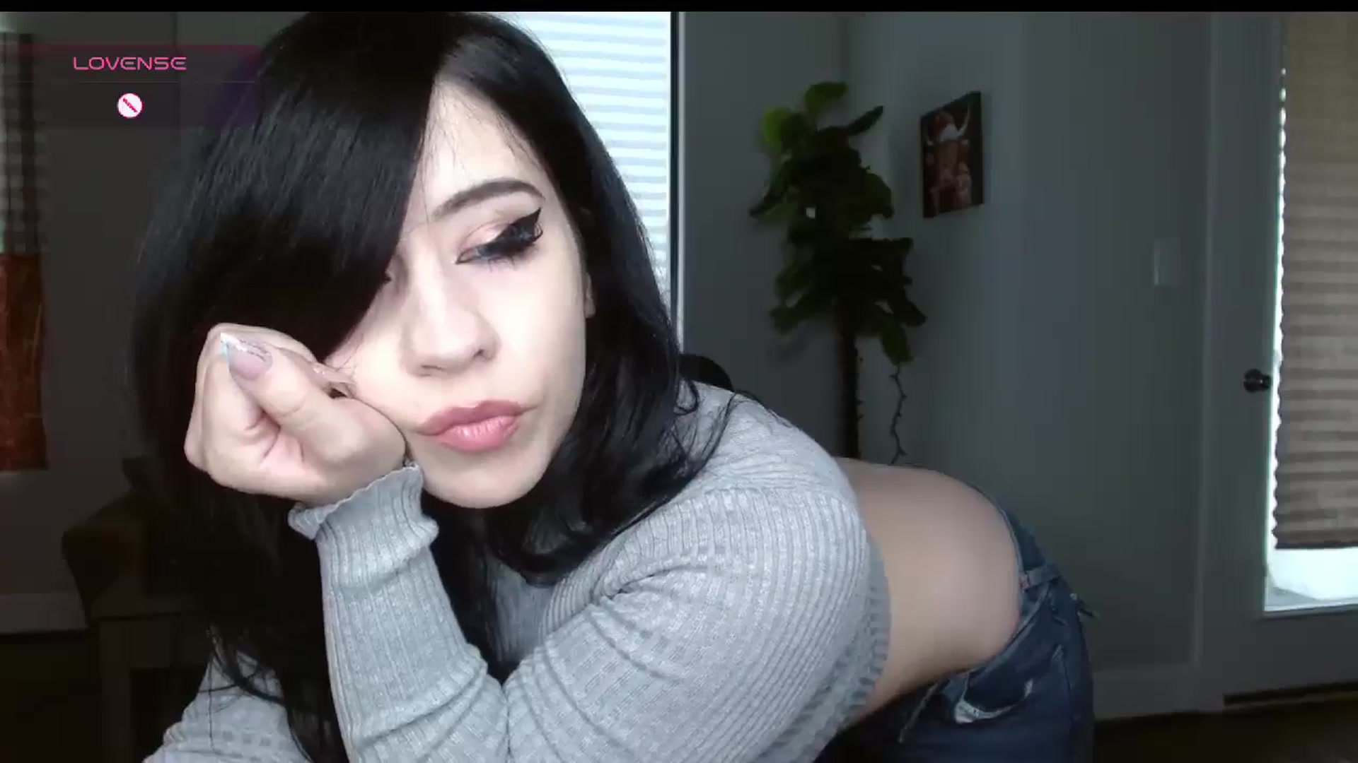 Gallery image thumbnail from Maikuchi's myfreecams stream on, 12/23/2024, 19:29 image 6 of 20