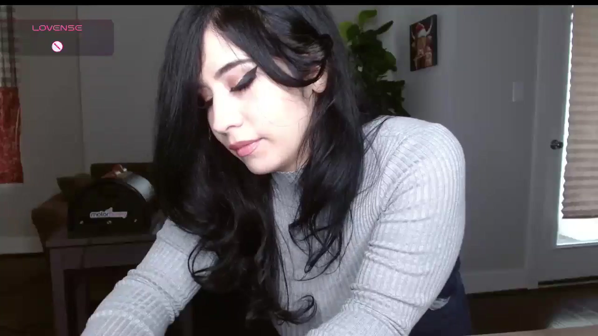 Gallery image thumbnail from Maikuchi's myfreecams stream on, 12/23/2024, 19:29 image 14 of 20