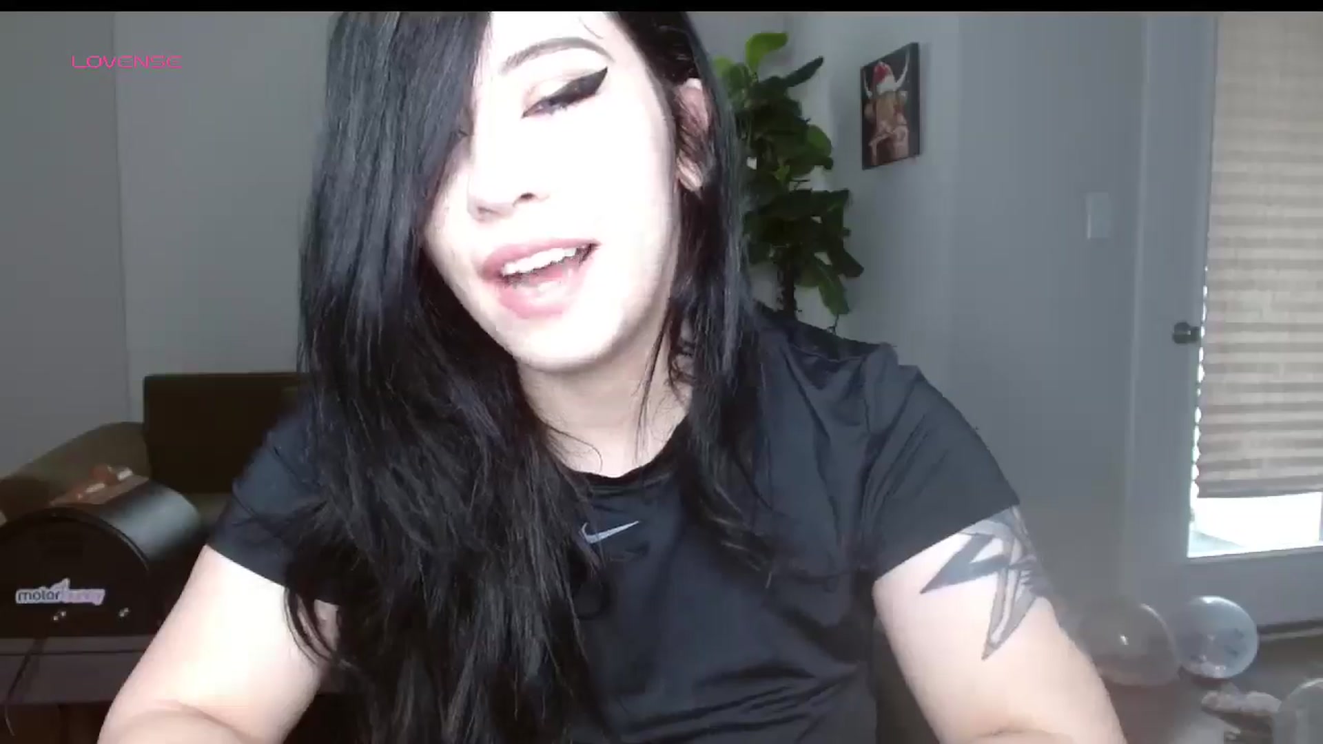 Gallery image thumbnail from Maikuchi's myfreecams stream on, 01/02/2025, 19:56 image 19 of 20