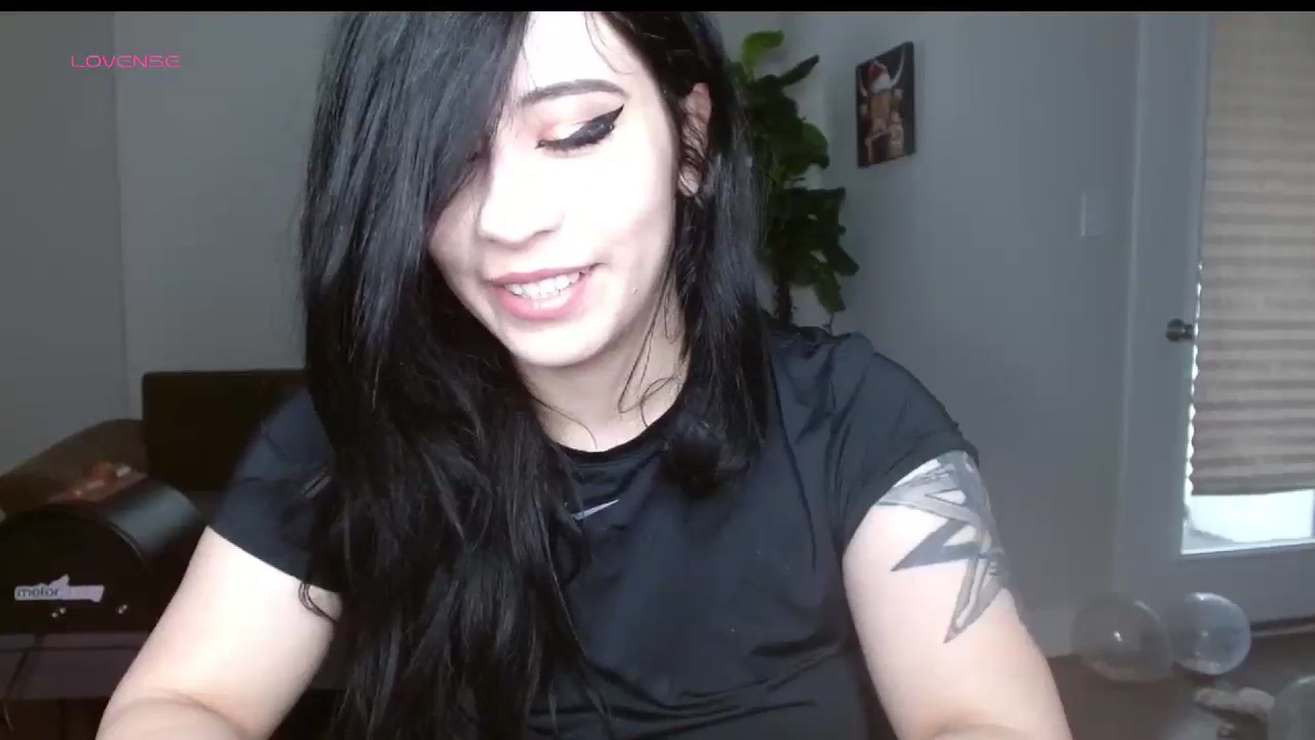 Gallery image thumbnail from Maikuchi's myfreecams stream on, 01/02/2025, 19:56 image 17 of 20