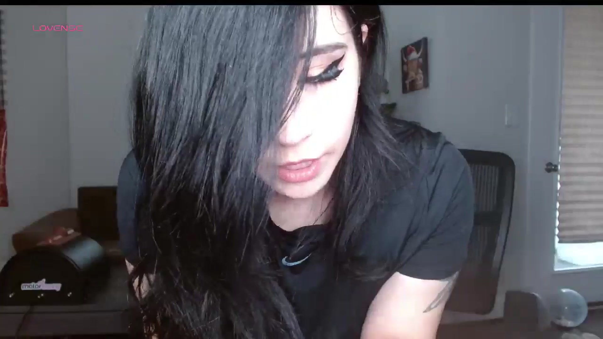 Gallery image thumbnail from Maikuchi's myfreecams stream on, 01/02/2025, 20:32 image 7 of 20
