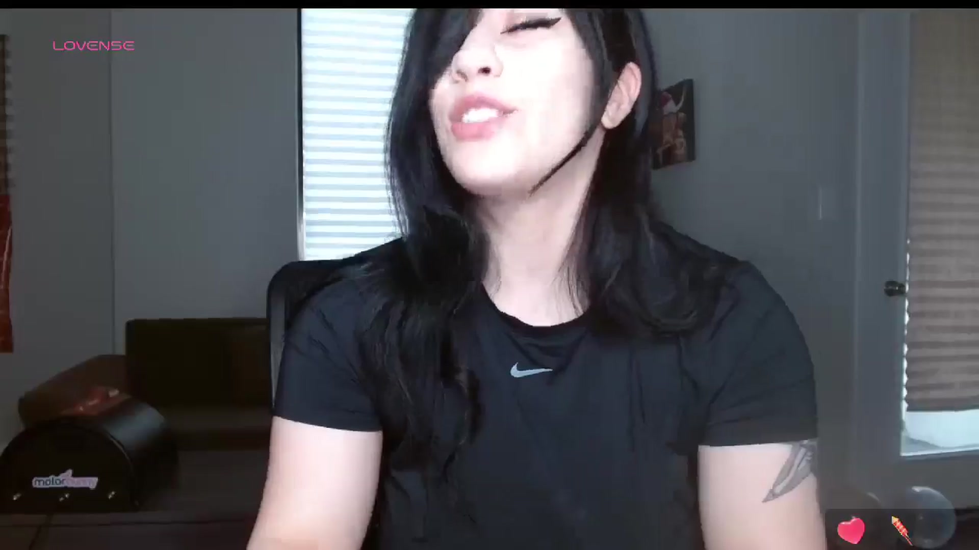 Gallery image thumbnail from Maikuchi's myfreecams stream on, 01/02/2025, 20:32 image 15 of 20
