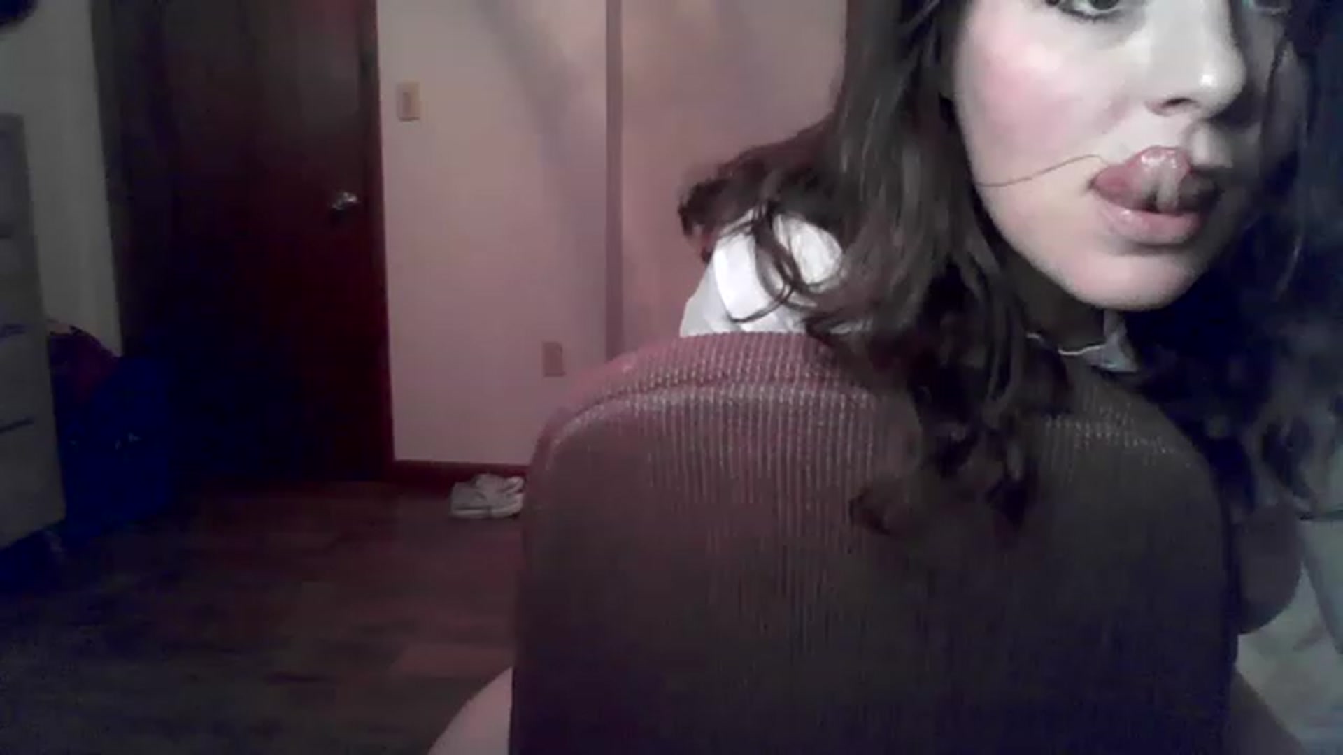 Gallery image thumbnail from MainSQUEEZE69's myfreecams stream on, 11/23/2022, 05:57 image 3 of 20