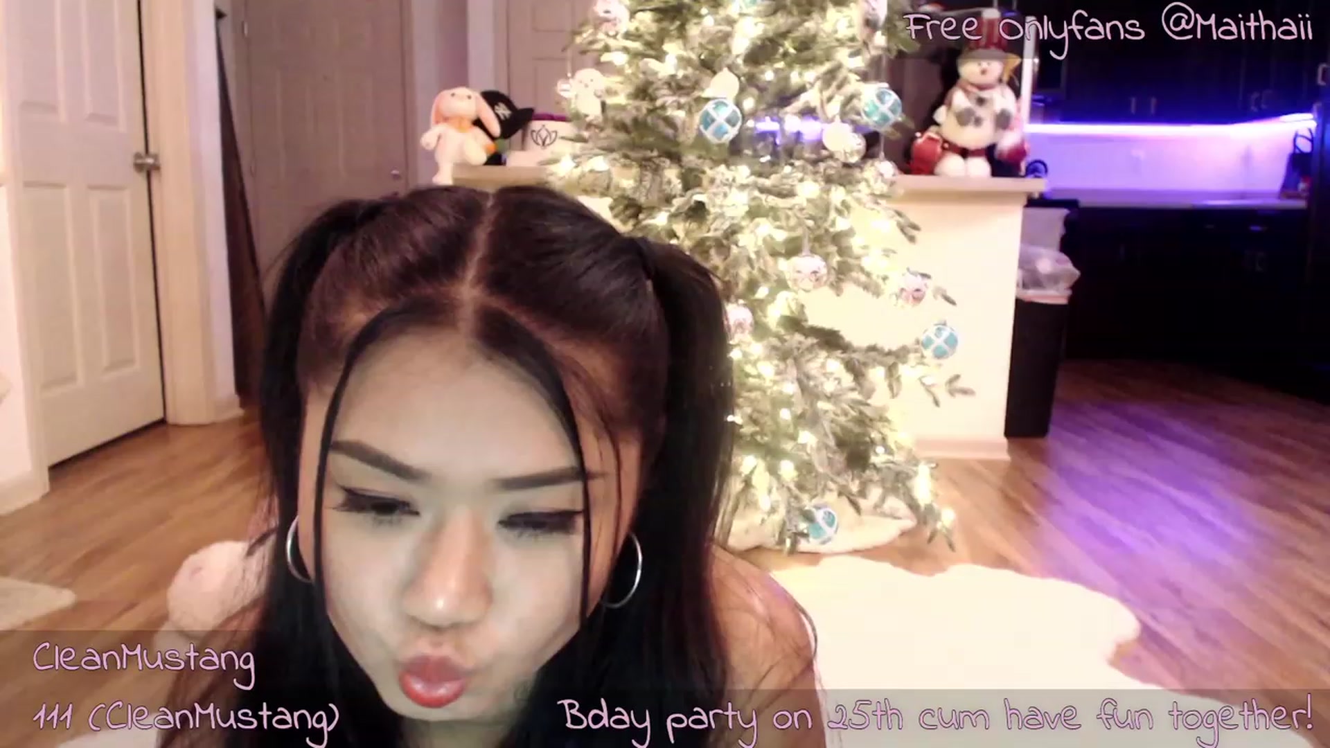 Gallery image thumbnail from Maithaiii's myfreecams stream on, 11/19/2022, 08:19 image 4 of 20
