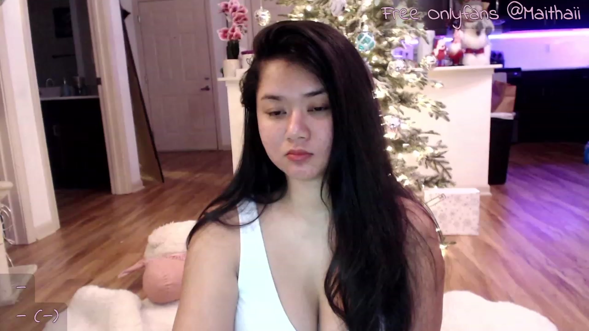 Gallery image thumbnail from Maithaiii's myfreecams stream on, 01/02/2023, 07:55 image 4 of 20