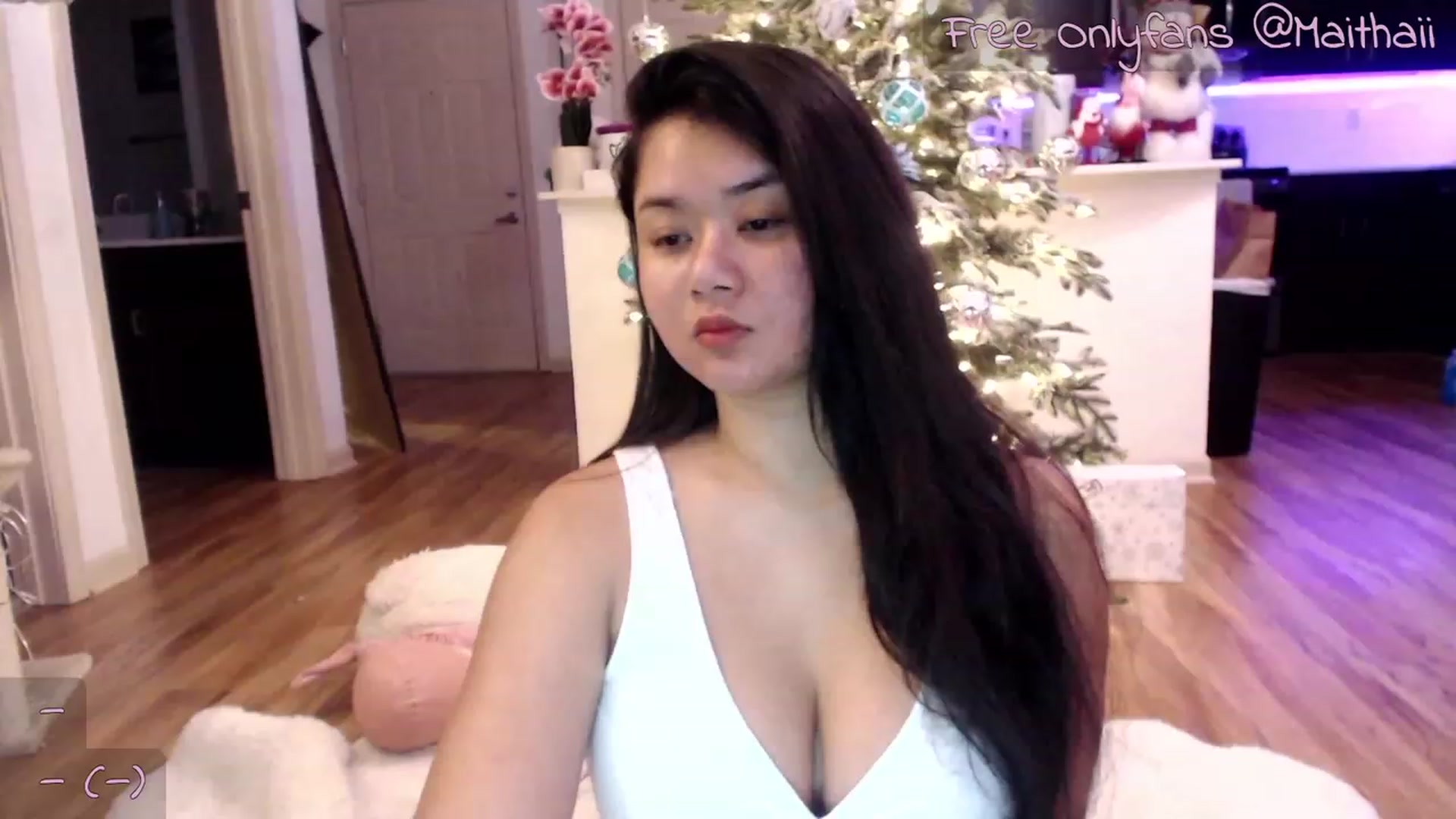 Gallery image thumbnail from Maithaiii's myfreecams stream on, 01/02/2023, 07:55 image 5 of 20