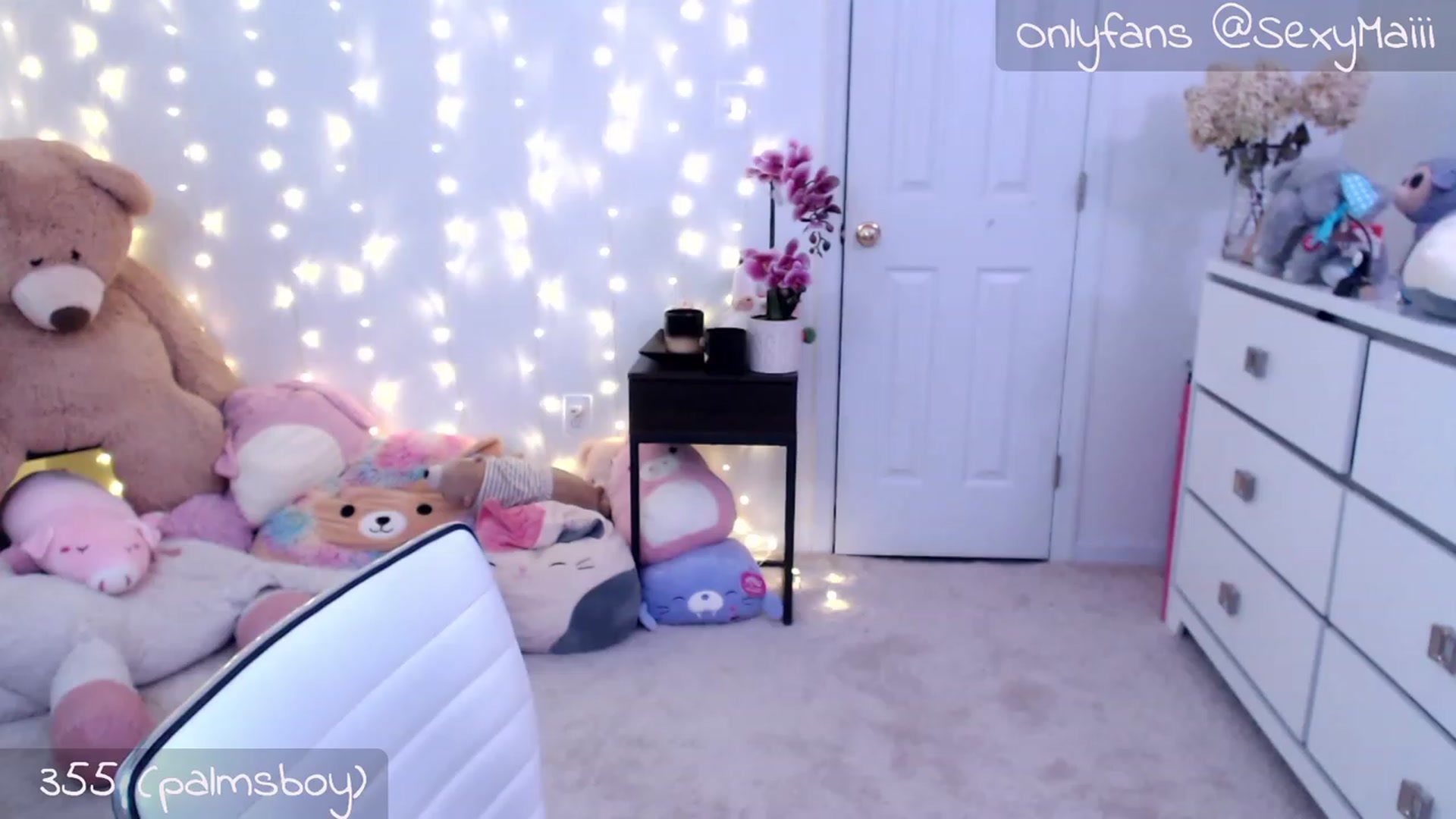 Gallery image thumbnail from Maithaiii's myfreecams stream on, 08/07/2023, 24:03 image 15 of 20