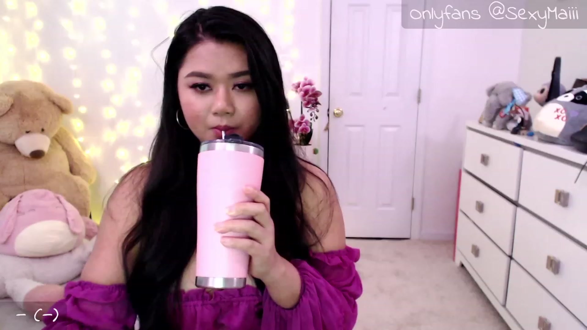 Gallery image thumbnail from Maithaiii's myfreecams stream on, 08/20/2023, 23:45 image 10 of 20