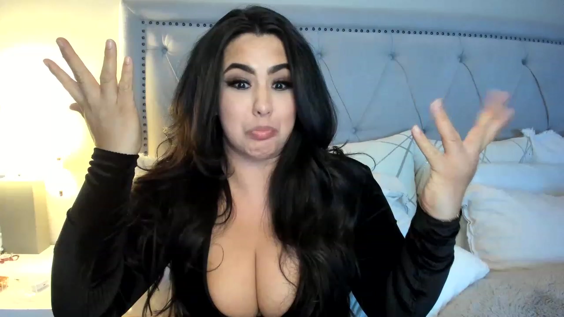 Gallery image thumbnail from MakaylaDivine's myfreecams stream on, 03/30/2023, 03:59 image 17 of 20