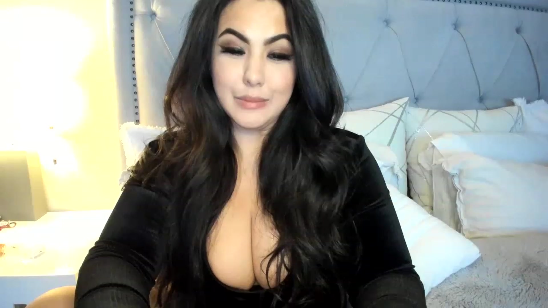 Gallery image thumbnail from MakaylaDivine's myfreecams stream on, 03/30/2023, 03:59 image 15 of 20
