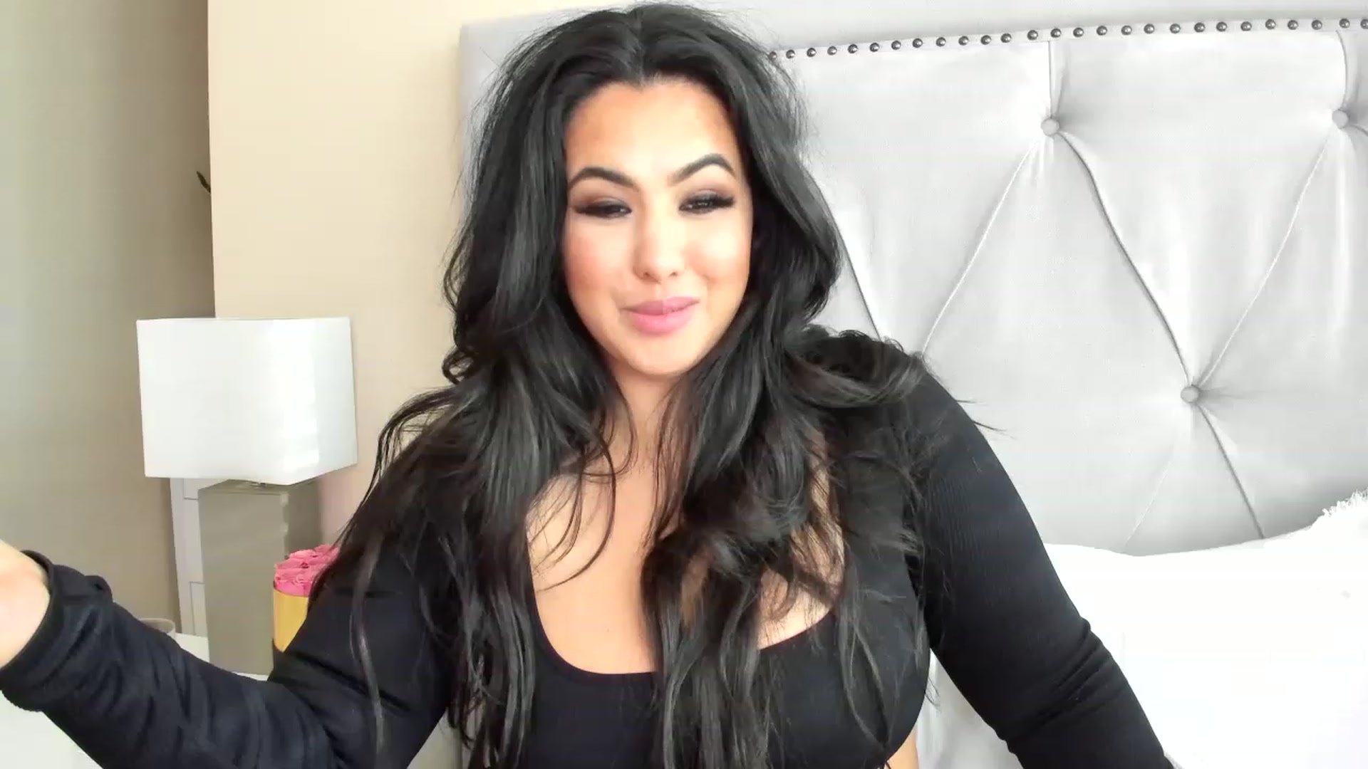 Gallery image thumbnail from MakaylaDivine's myfreecams stream on, 04/19/2023, 23:30 image 18 of 20