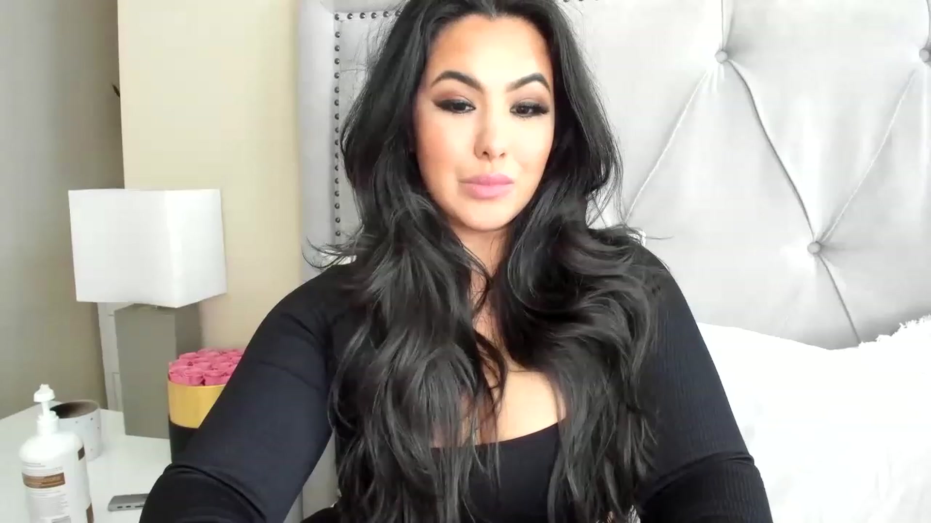 Gallery image thumbnail from MakaylaDivine's myfreecams stream on, 04/19/2023, 23:30 image 14 of 20