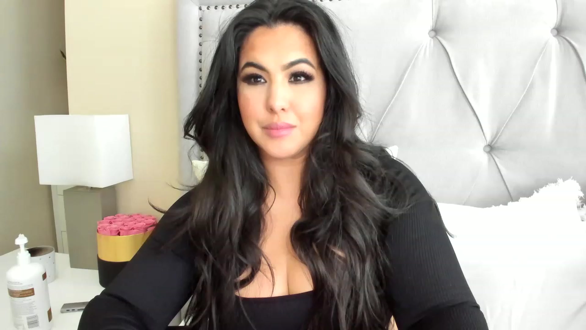 Gallery image thumbnail from MakaylaDivine's myfreecams stream on, 04/19/2023, 23:30 image 3 of 20