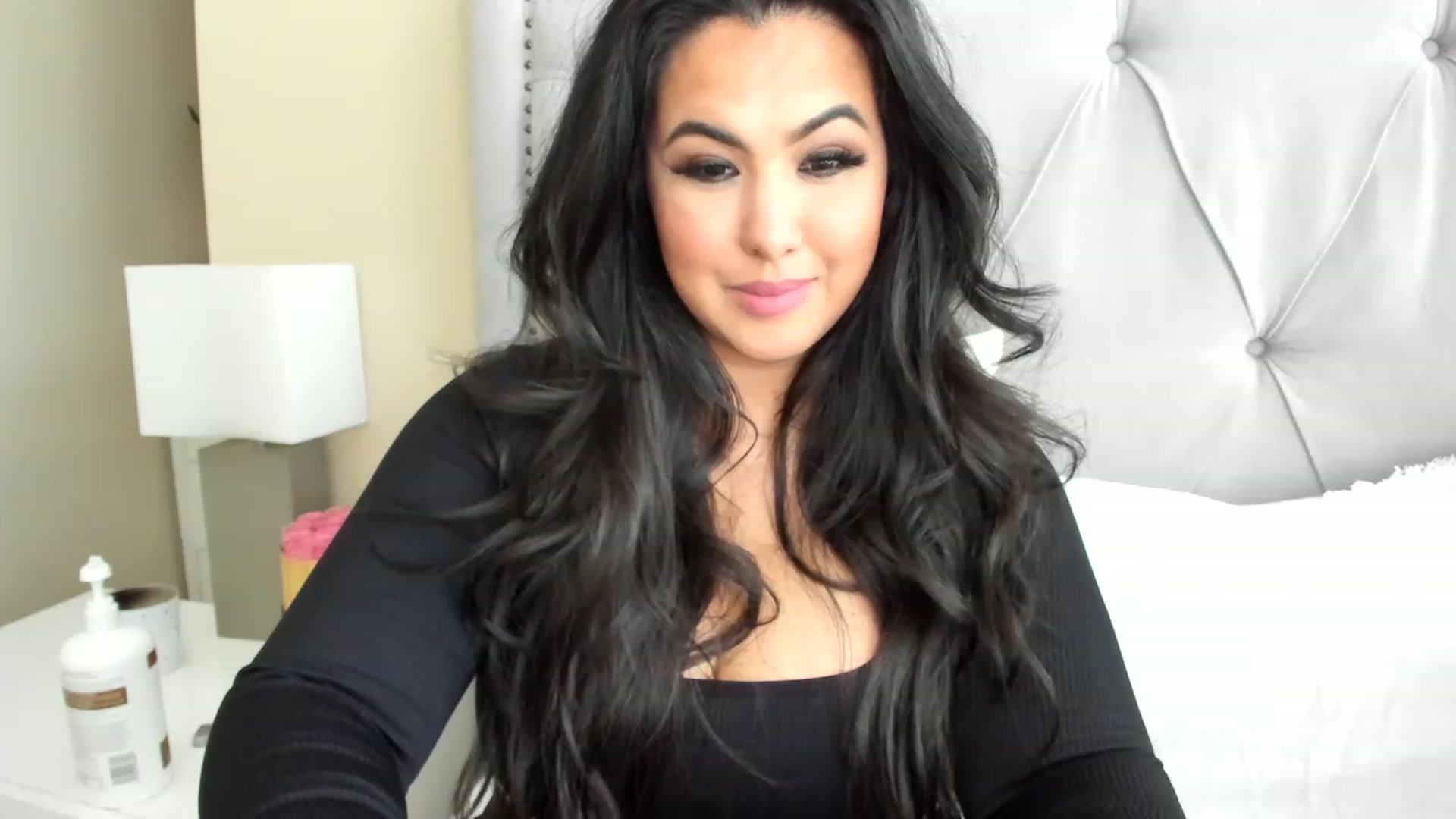 Gallery image thumbnail from MakaylaDivine's myfreecams stream on, 04/19/2023, 23:30 image 5 of 20