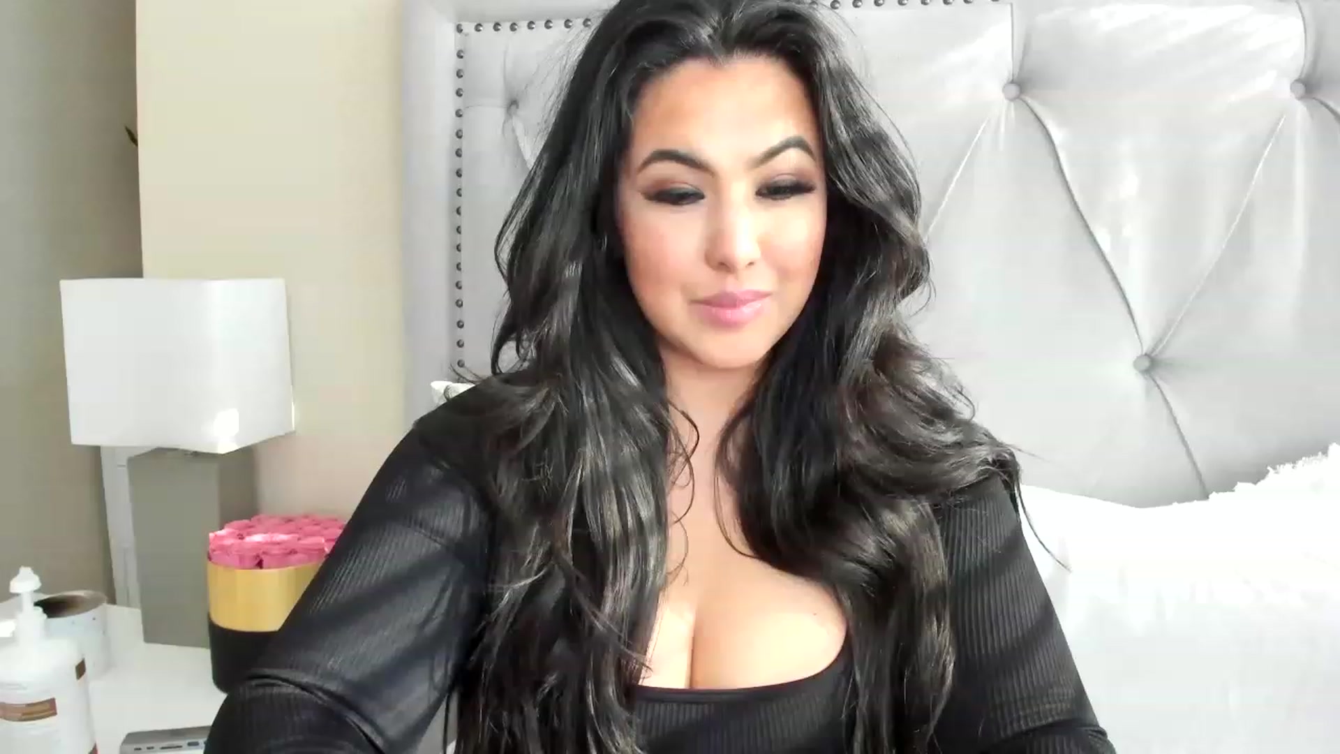 Gallery image thumbnail from MakaylaDivine's myfreecams stream on, 04/19/2023, 23:30 image 12 of 20