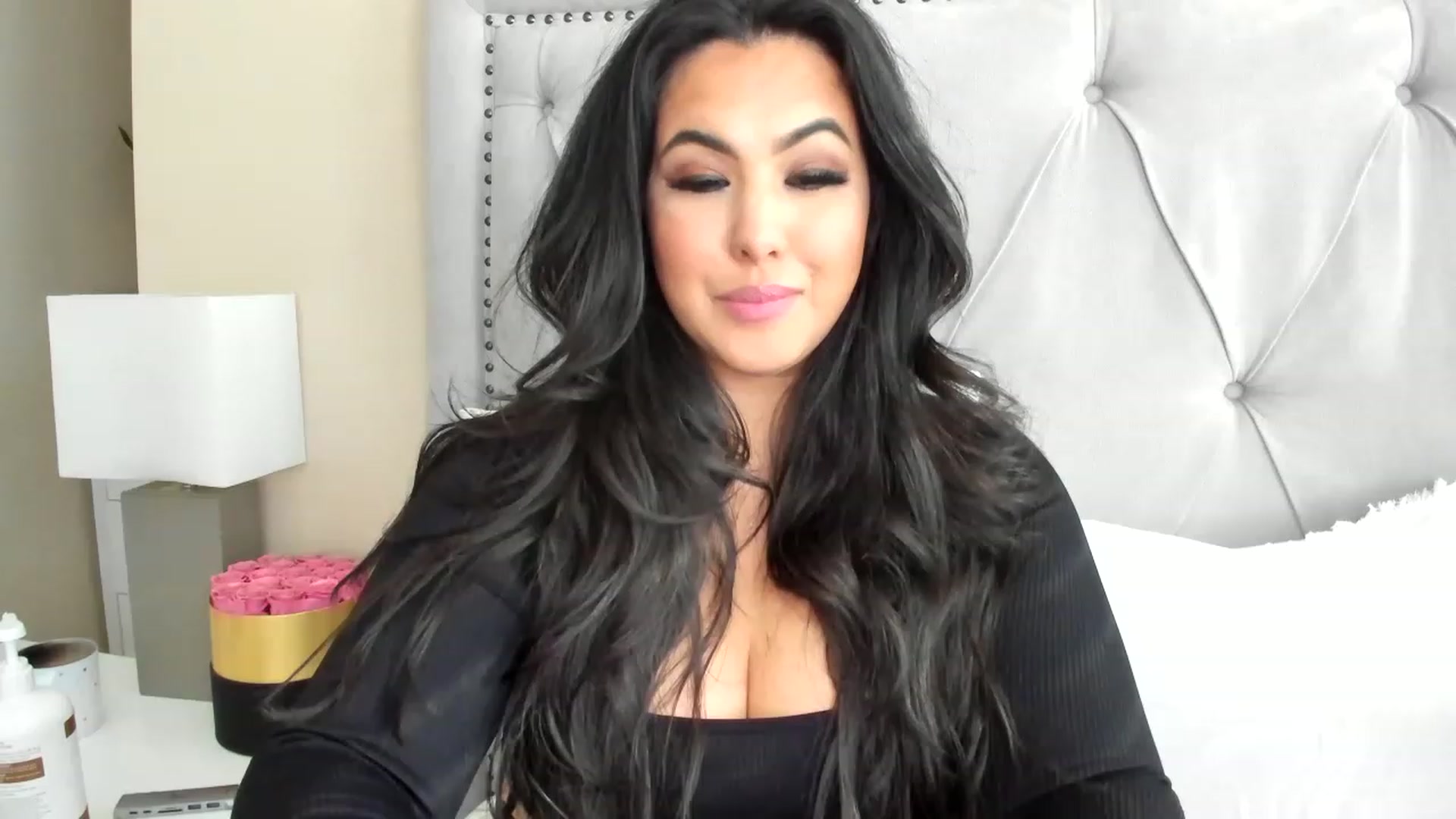Gallery image thumbnail from MakaylaDivine's myfreecams stream on, 04/19/2023, 23:30 image 10 of 20