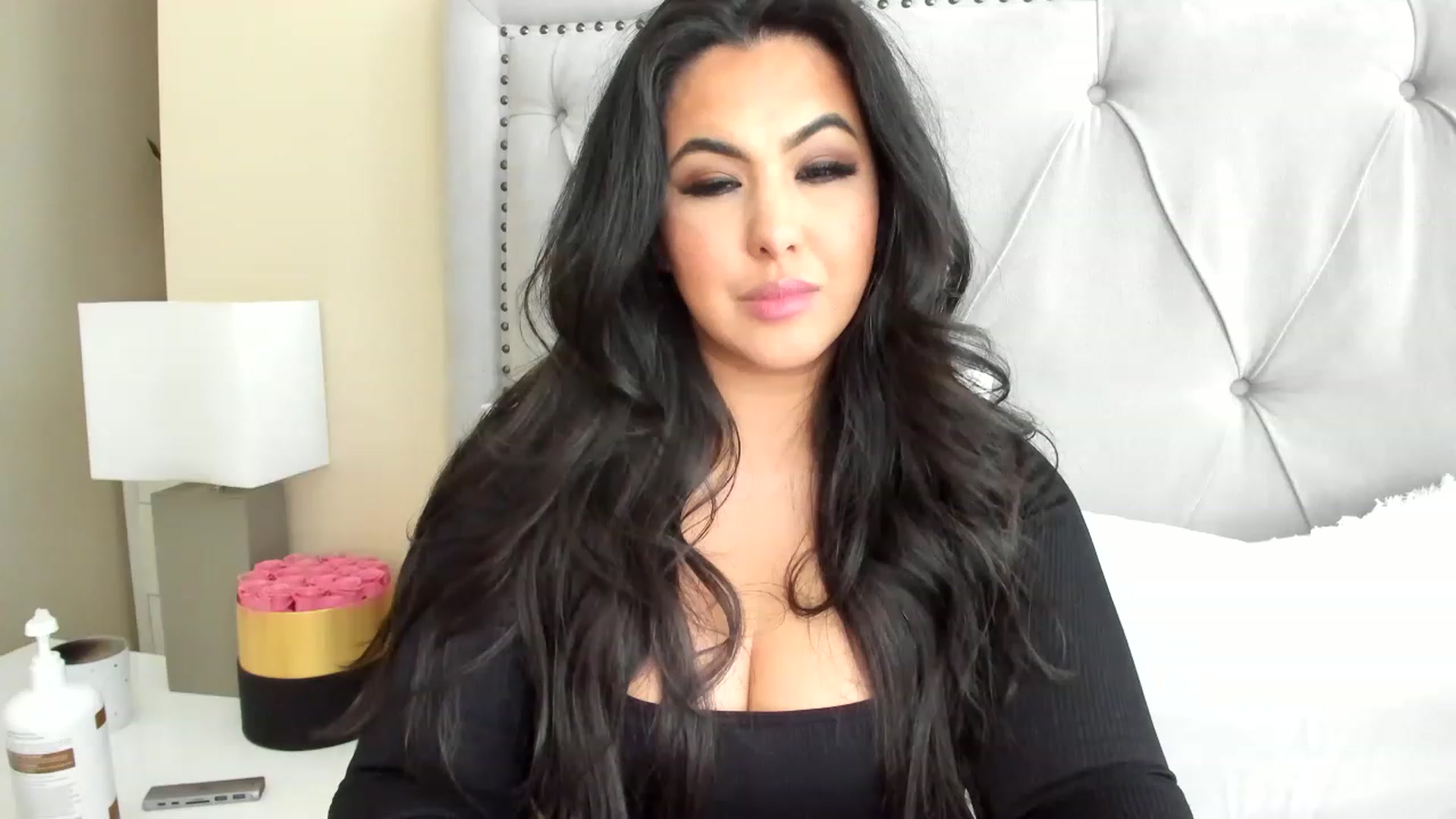 Gallery image thumbnail from MakaylaDivine's myfreecams stream on, 04/19/2023, 23:30 image 7 of 20