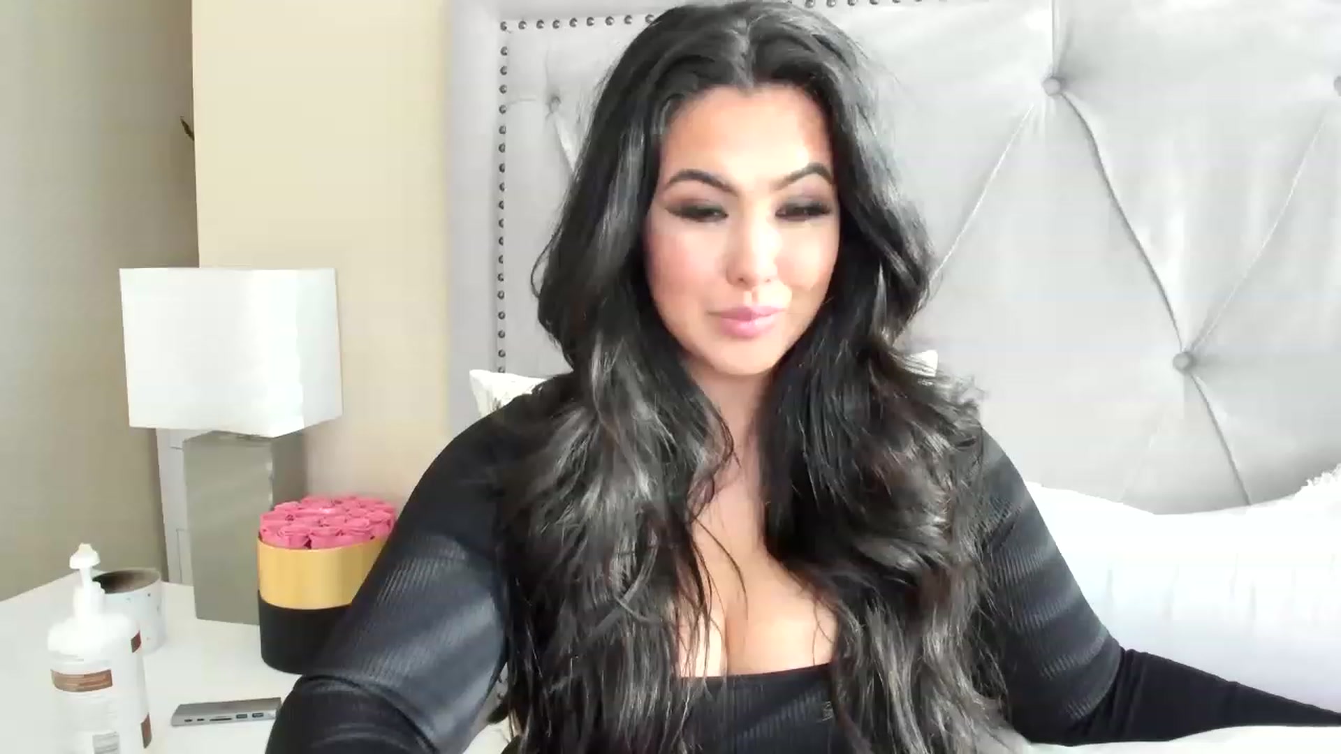 Gallery image thumbnail from MakaylaDivine's myfreecams stream on, 04/19/2023, 23:30 image 17 of 20