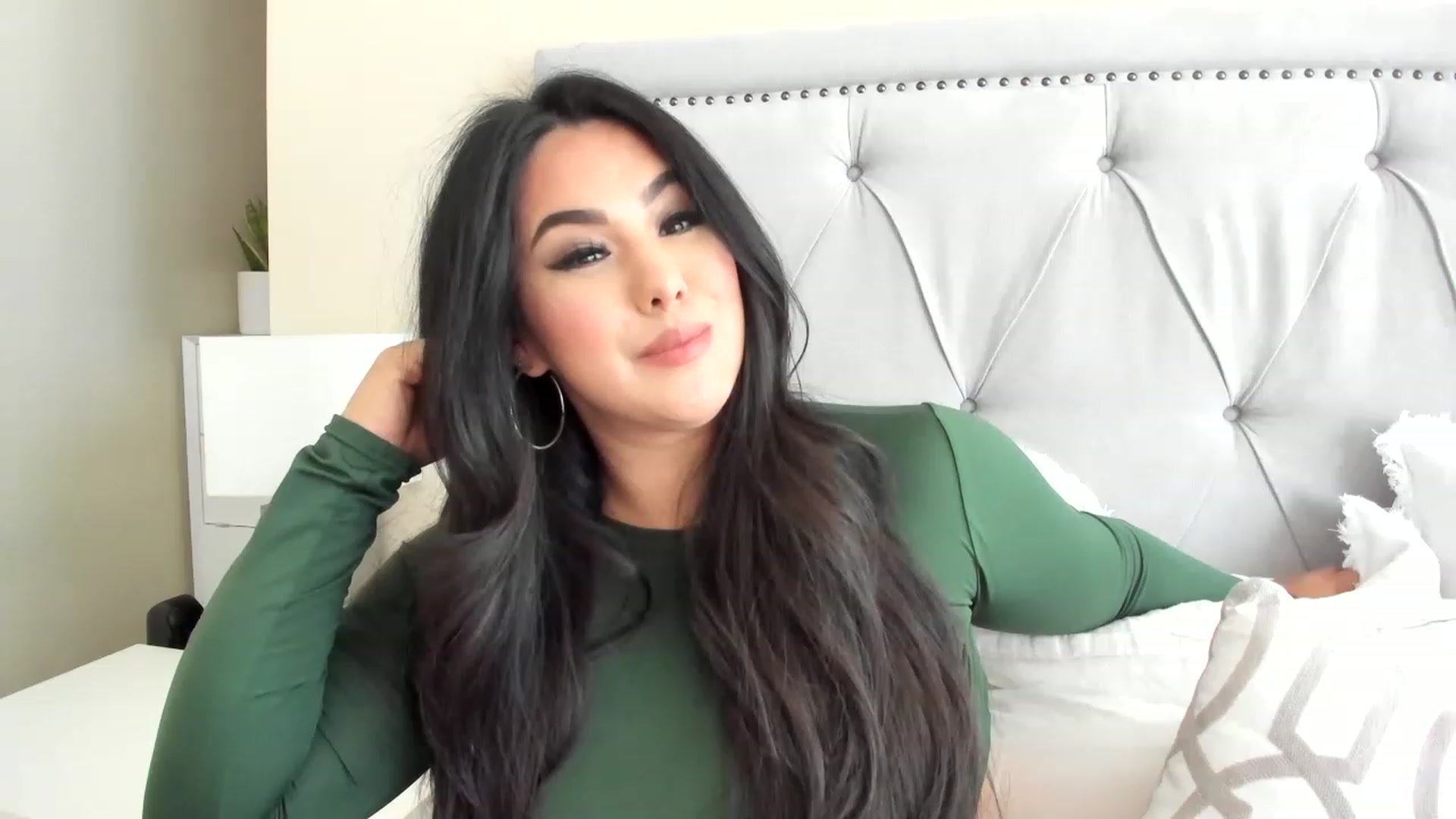 Gallery image thumbnail from MakaylaDivine's myfreecams stream on, 05/17/2023, 19:18 image 13 of 20