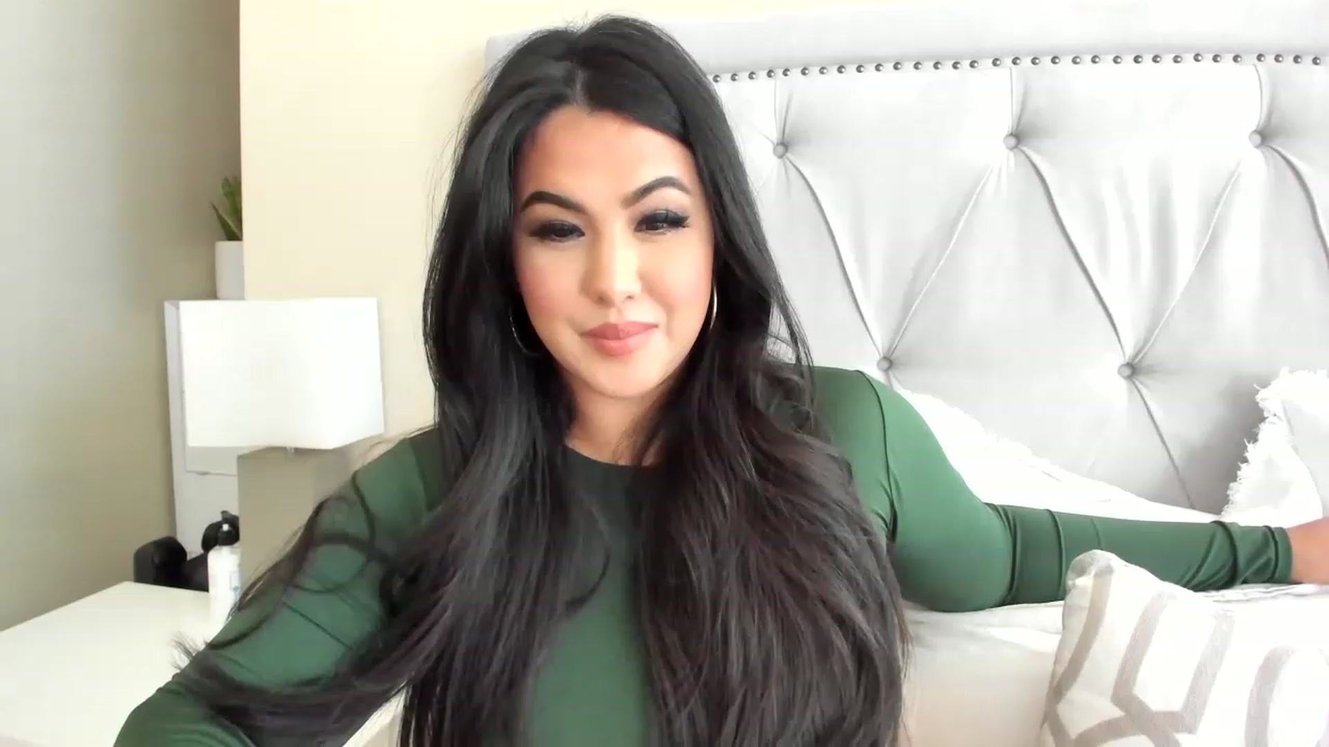 Gallery image thumbnail from MakaylaDivine's myfreecams stream on, 05/17/2023, 19:18 image 14 of 20